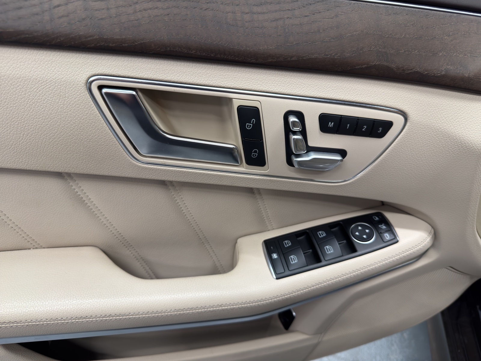 MERCEDES-BENZ E 300 CDI BT Hybrid Avantgarde-image-12