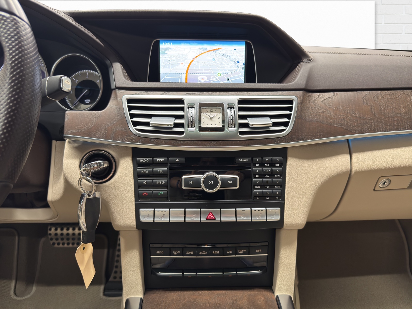 MERCEDES-BENZ E 300 CDI BT Hybrid Avantgarde-image-8