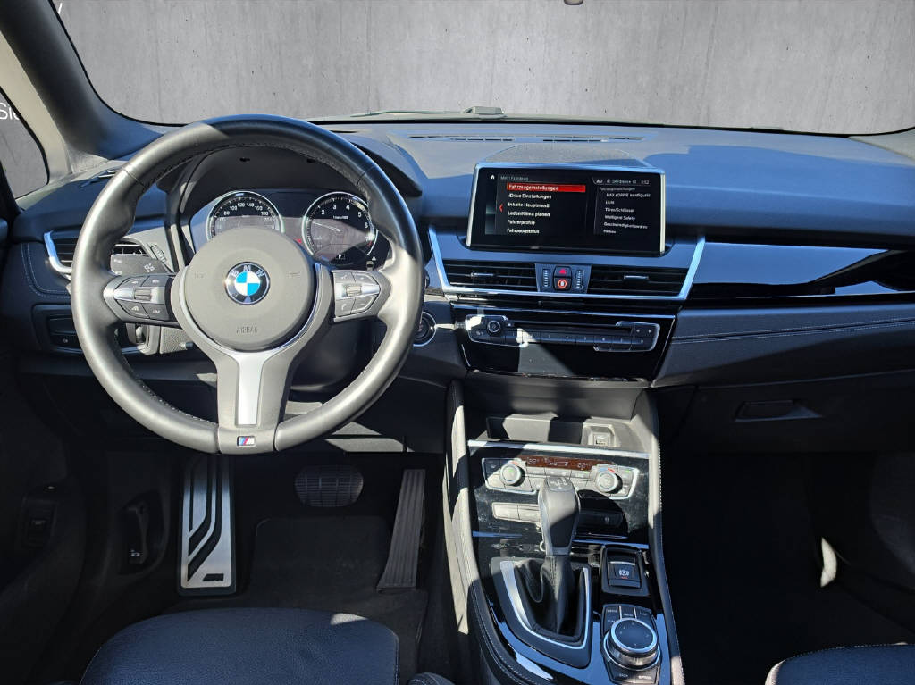 BMW 225xe Active Tourer-image-11
