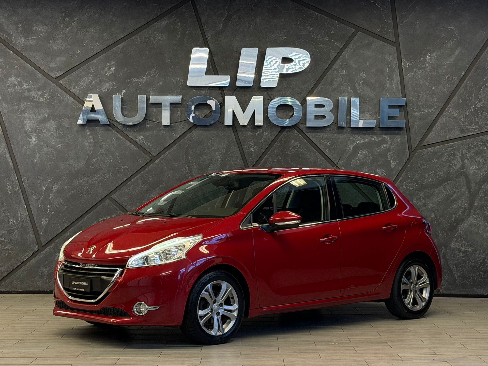 PEUGEOT 208 1.2 THP Allure-image-0