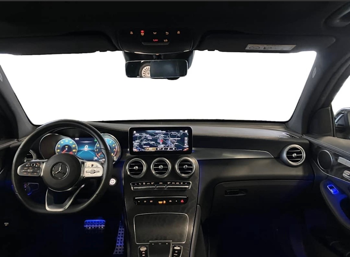 MERCEDES-BENZ GLC 300 e AMG Line 4m-image-5
