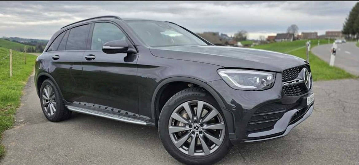 MERCEDES-BENZ GLC 300 e AMG Line 4m-image-0