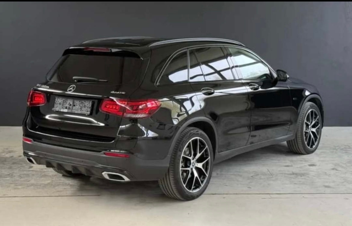 MERCEDES-BENZ GLC 300 e AMG Line 4m-image-1