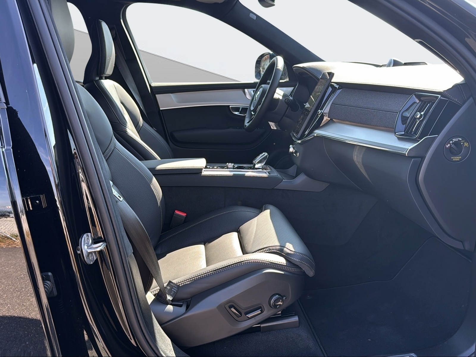 VOLVO XC90 2.0 T8 TE Black Edition eAWD-image-14