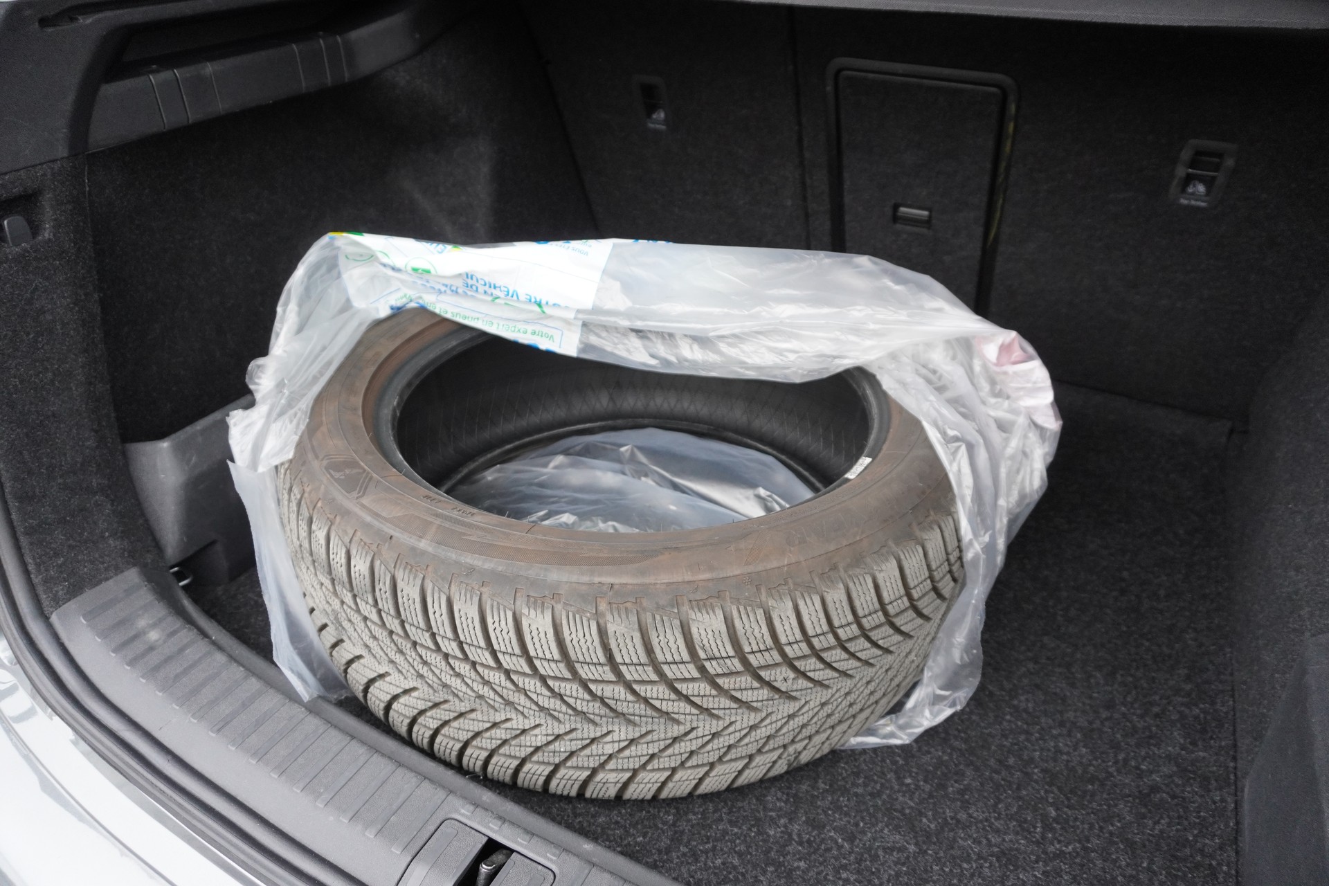 SKODA Enyaq iV 80-image-9