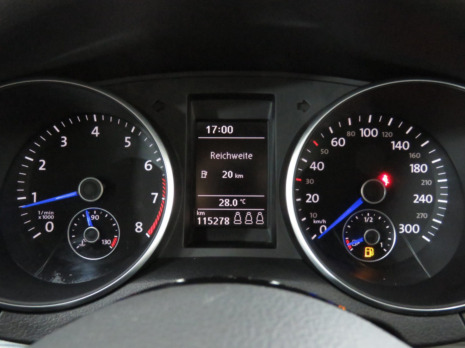 VW Golf 2.0 TSI R 4Motion-image-17