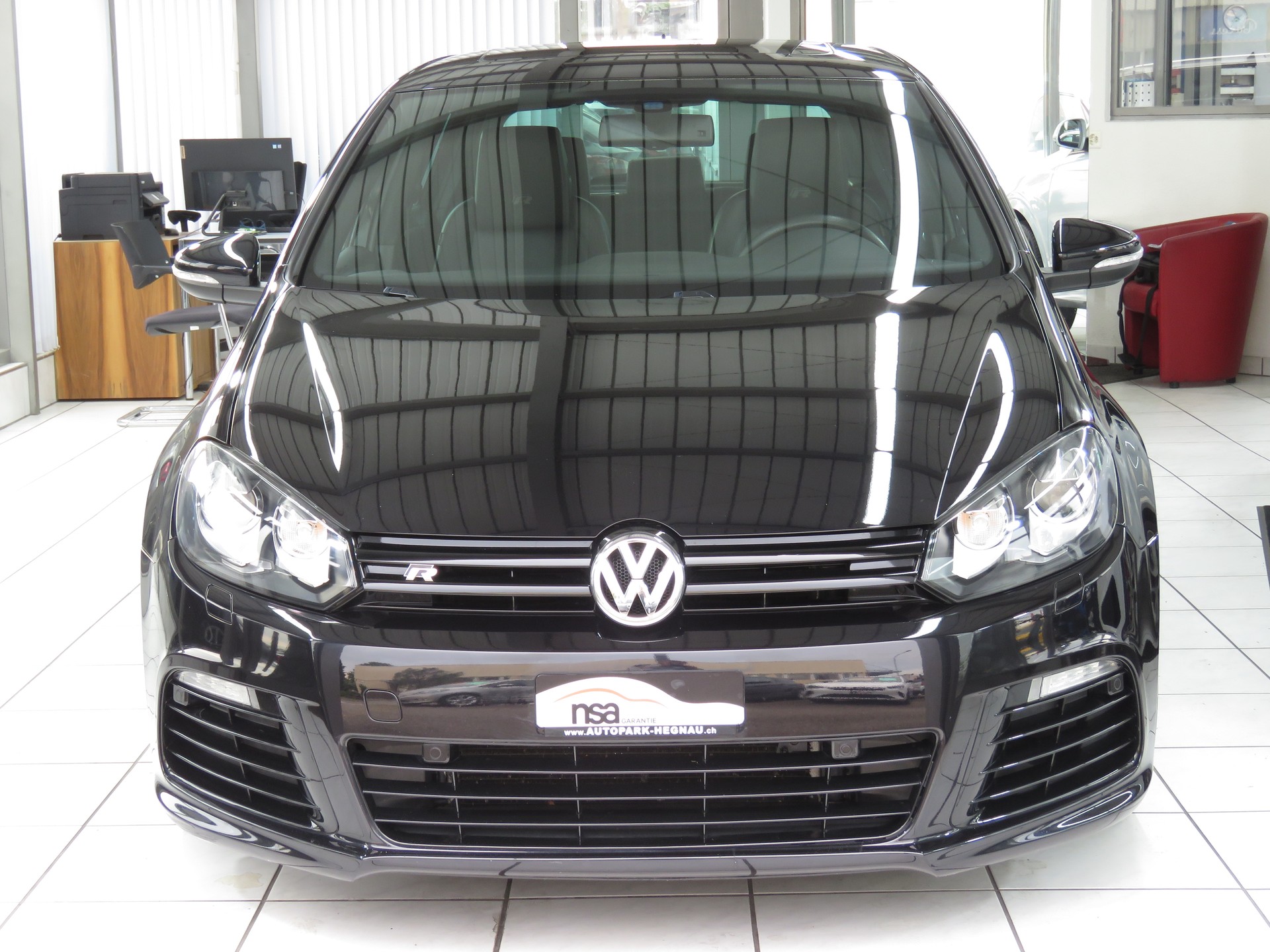 VW Golf 2.0 TSI R 4Motion-image-1