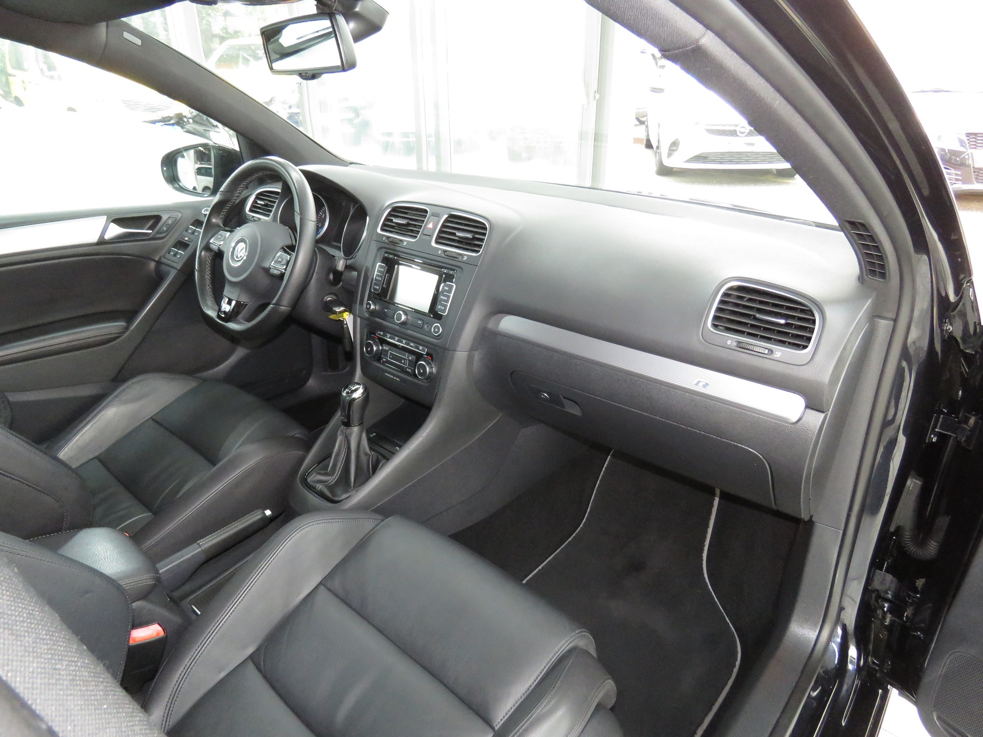 VW Golf 2.0 TSI R 4Motion-image-12