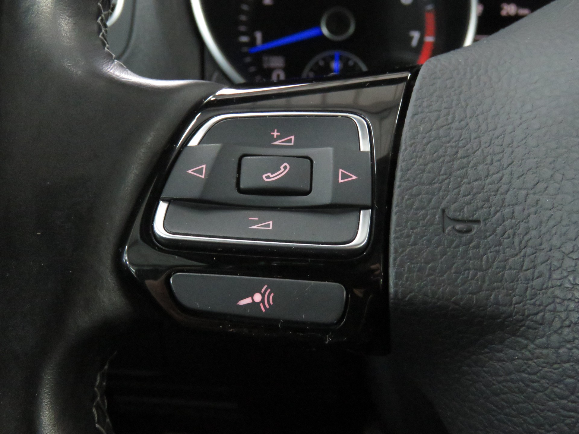 VW Golf 2.0 TSI R 4Motion-image-20