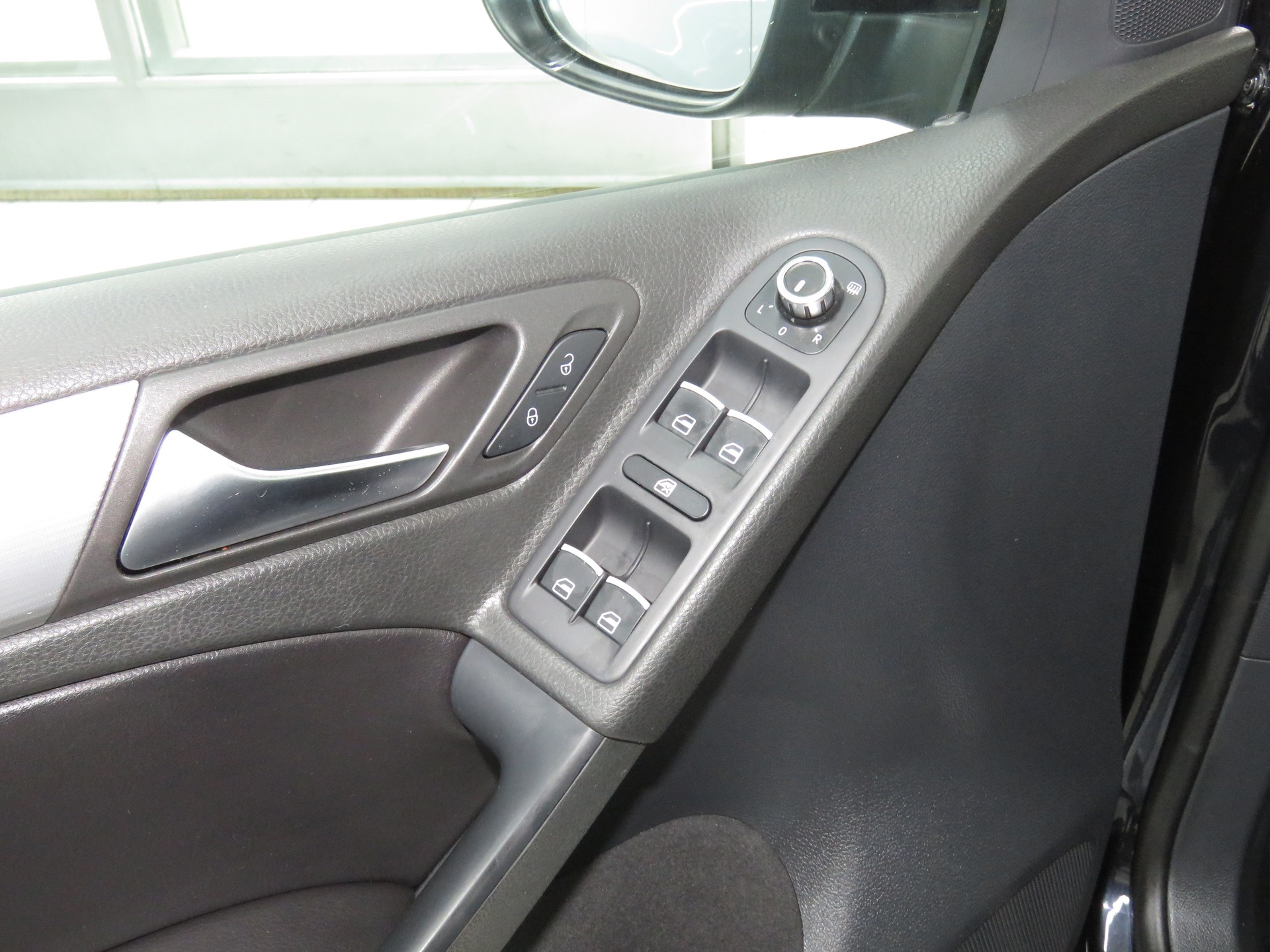 VW Golf 2.0 TSI R 4Motion-image-9