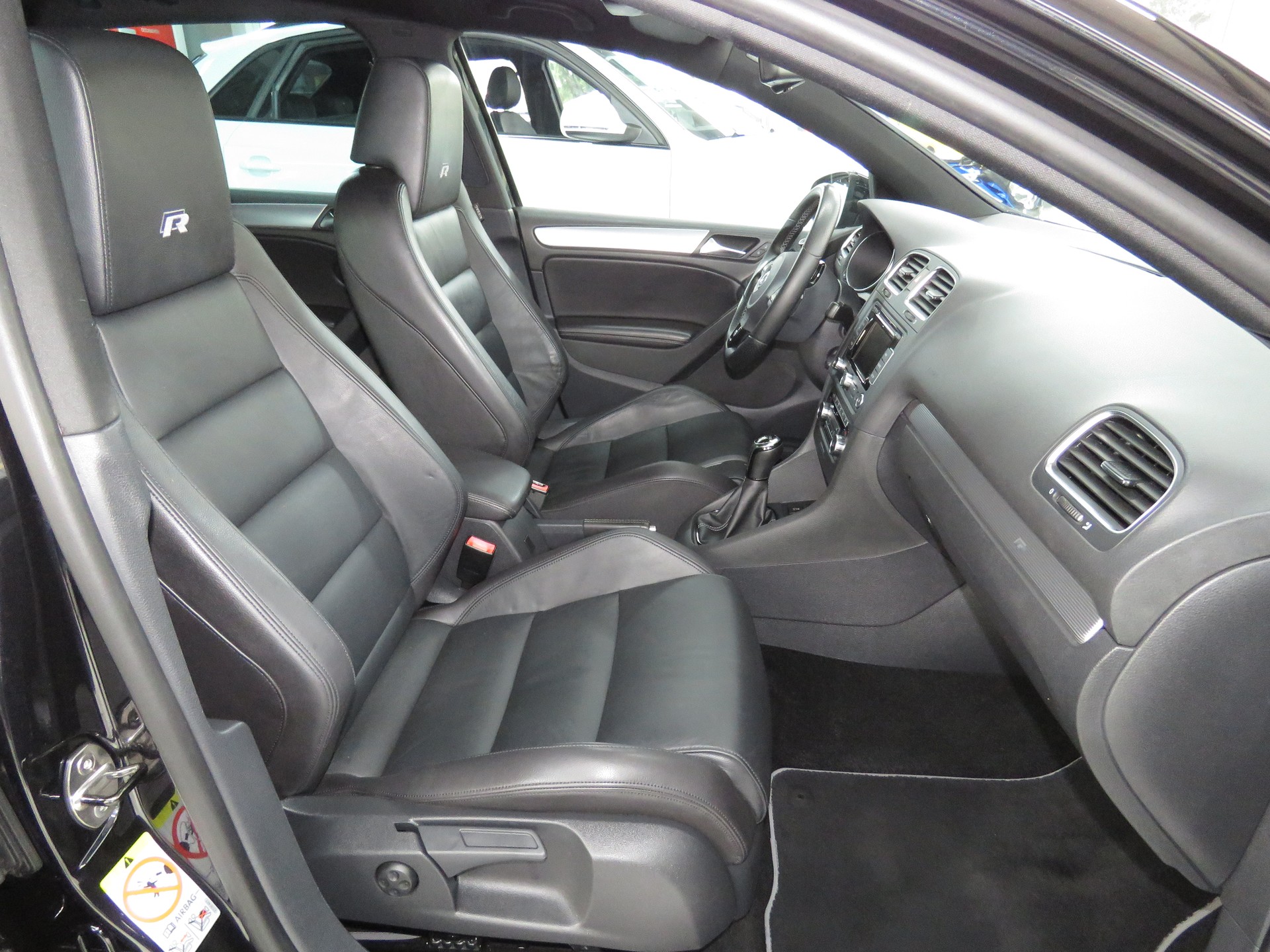 VW Golf 2.0 TSI R 4Motion-image-13
