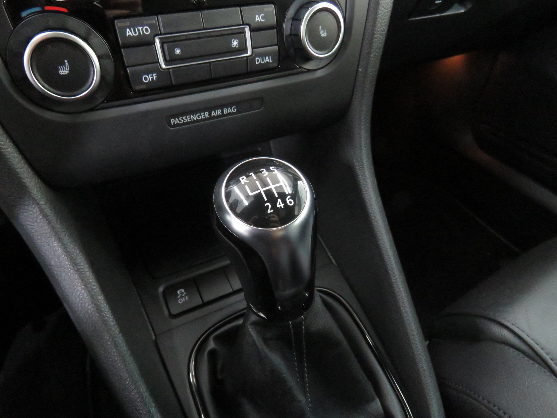 VW Golf 2.0 TSI R 4Motion-image-16