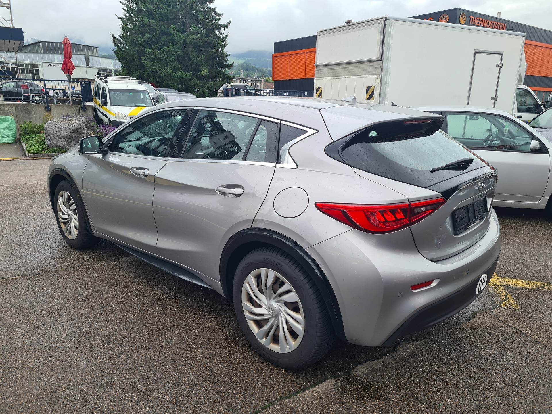 INFINITI Q30 1.5d Business FWD-image-3
