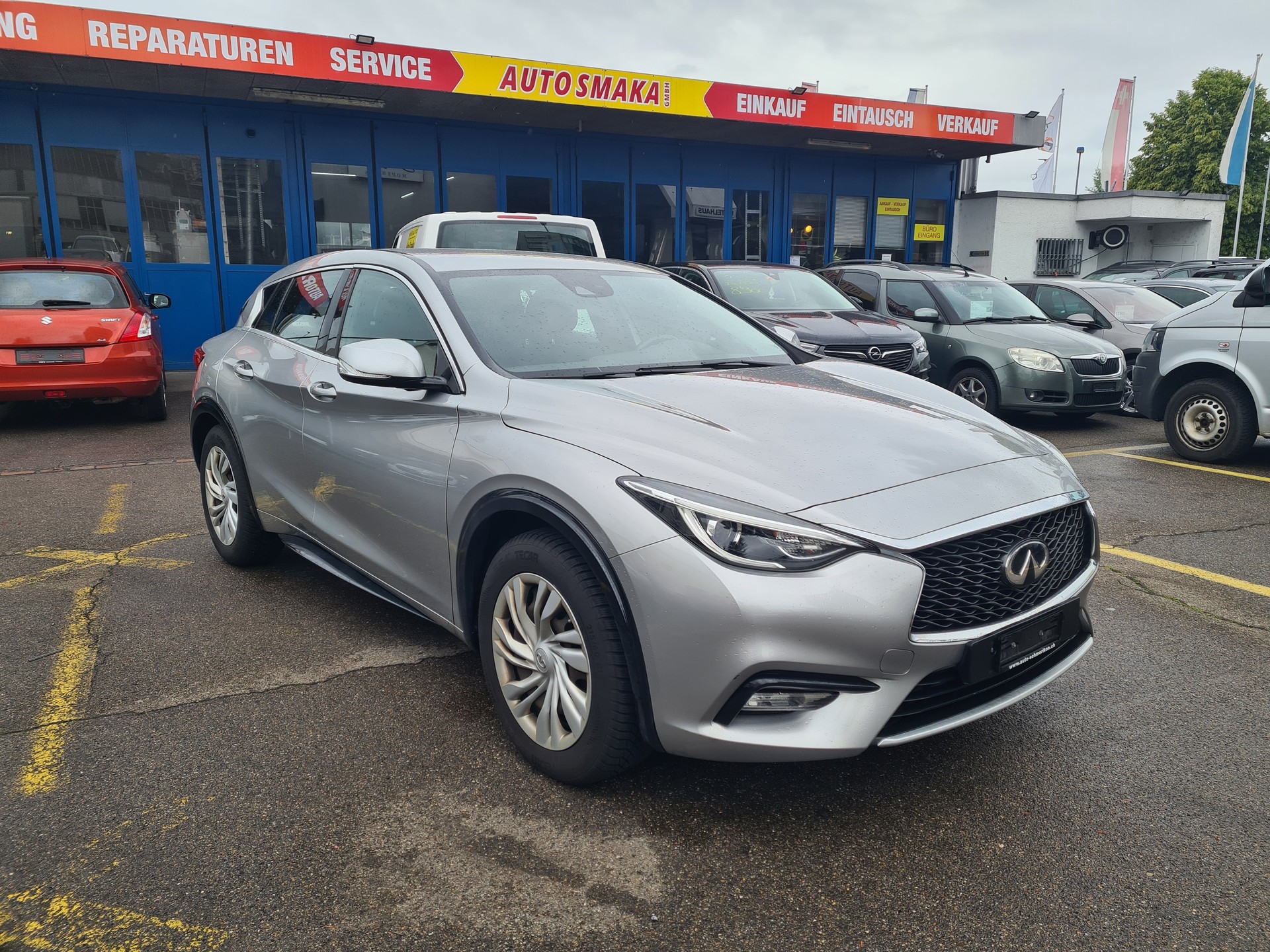 INFINITI Q30 1.5d Business FWD-image-0