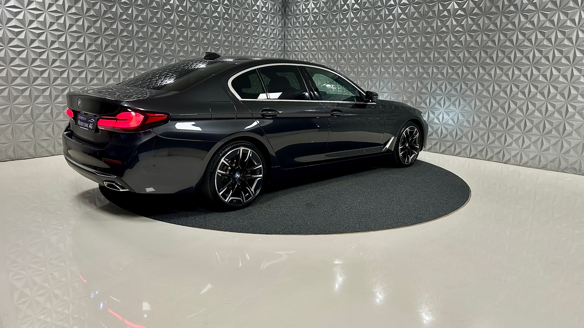 BMW 520d 48V Luxury Line Steptronic-image-4