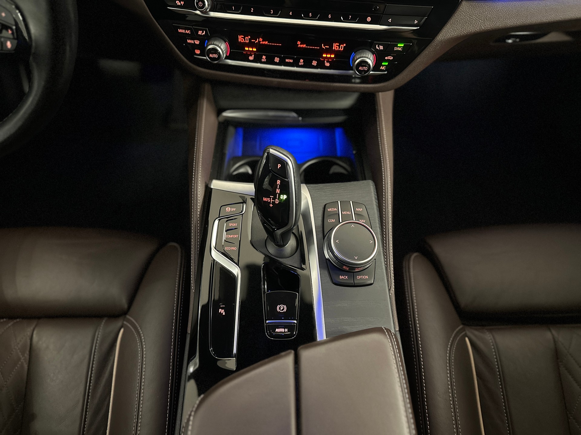 BMW 520d 48V Luxury Line Steptronic-image-25