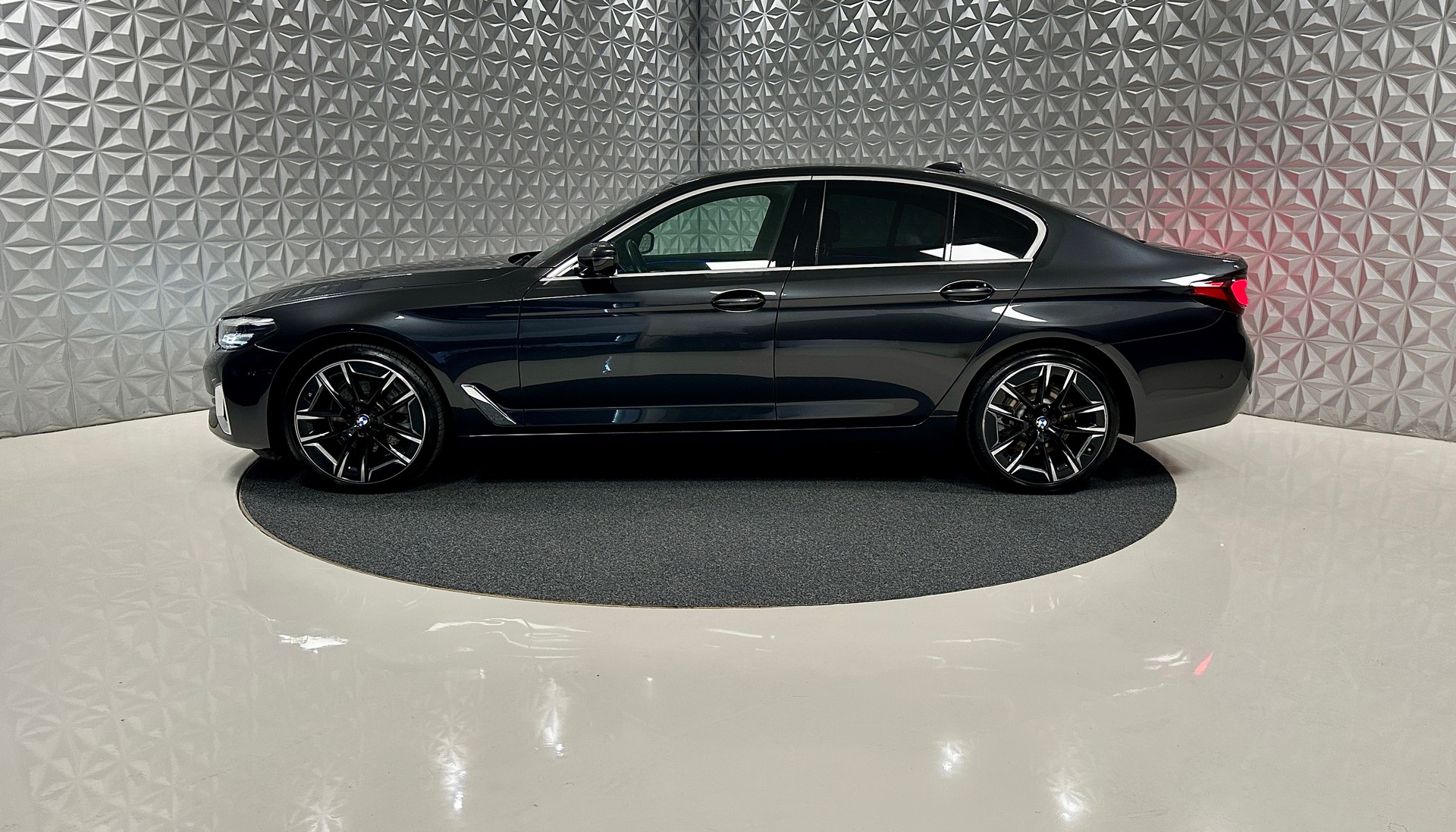 BMW 520d 48V Luxury Line Steptronic-image-7