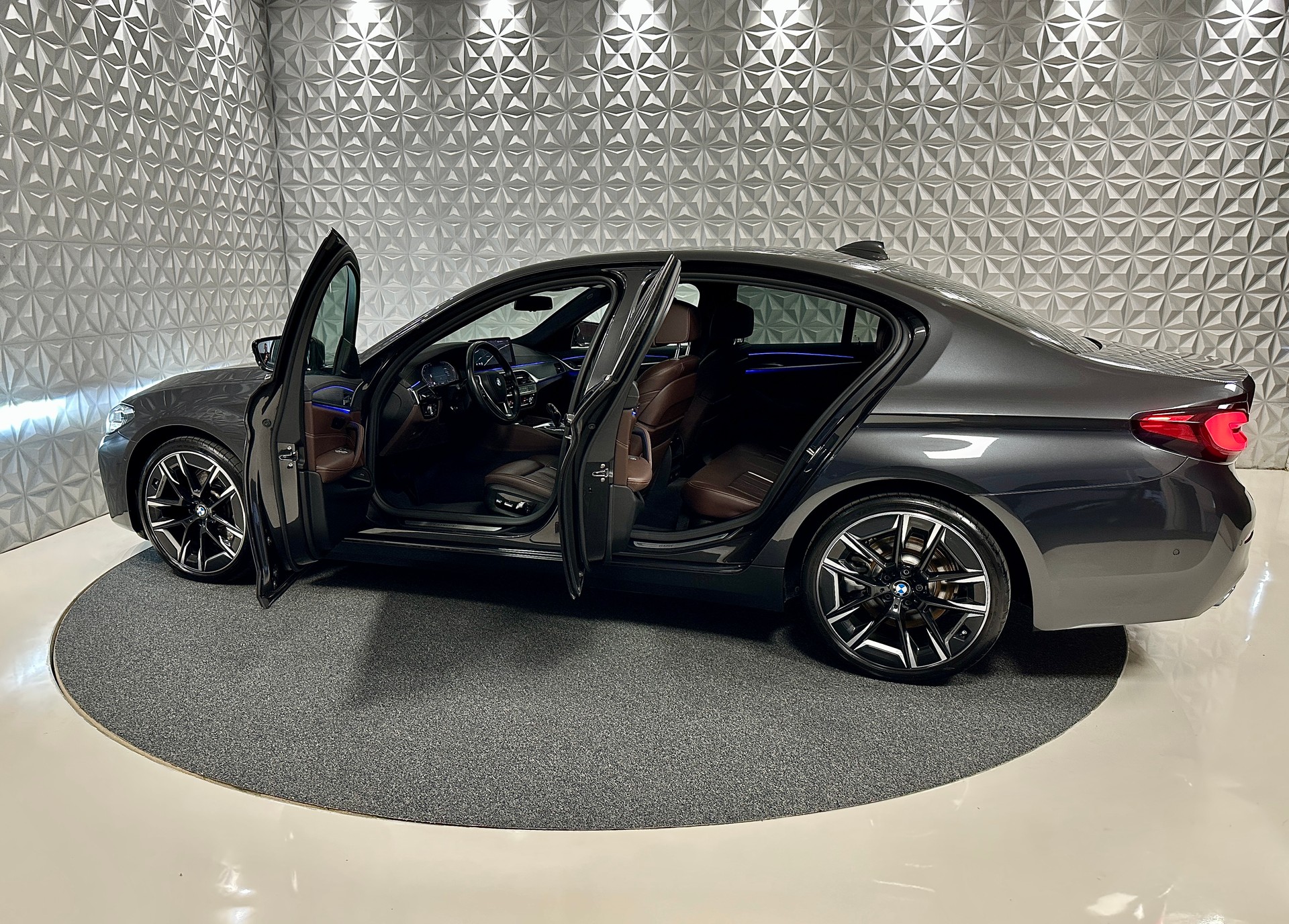 BMW 520d 48V Luxury Line Steptronic-image-17