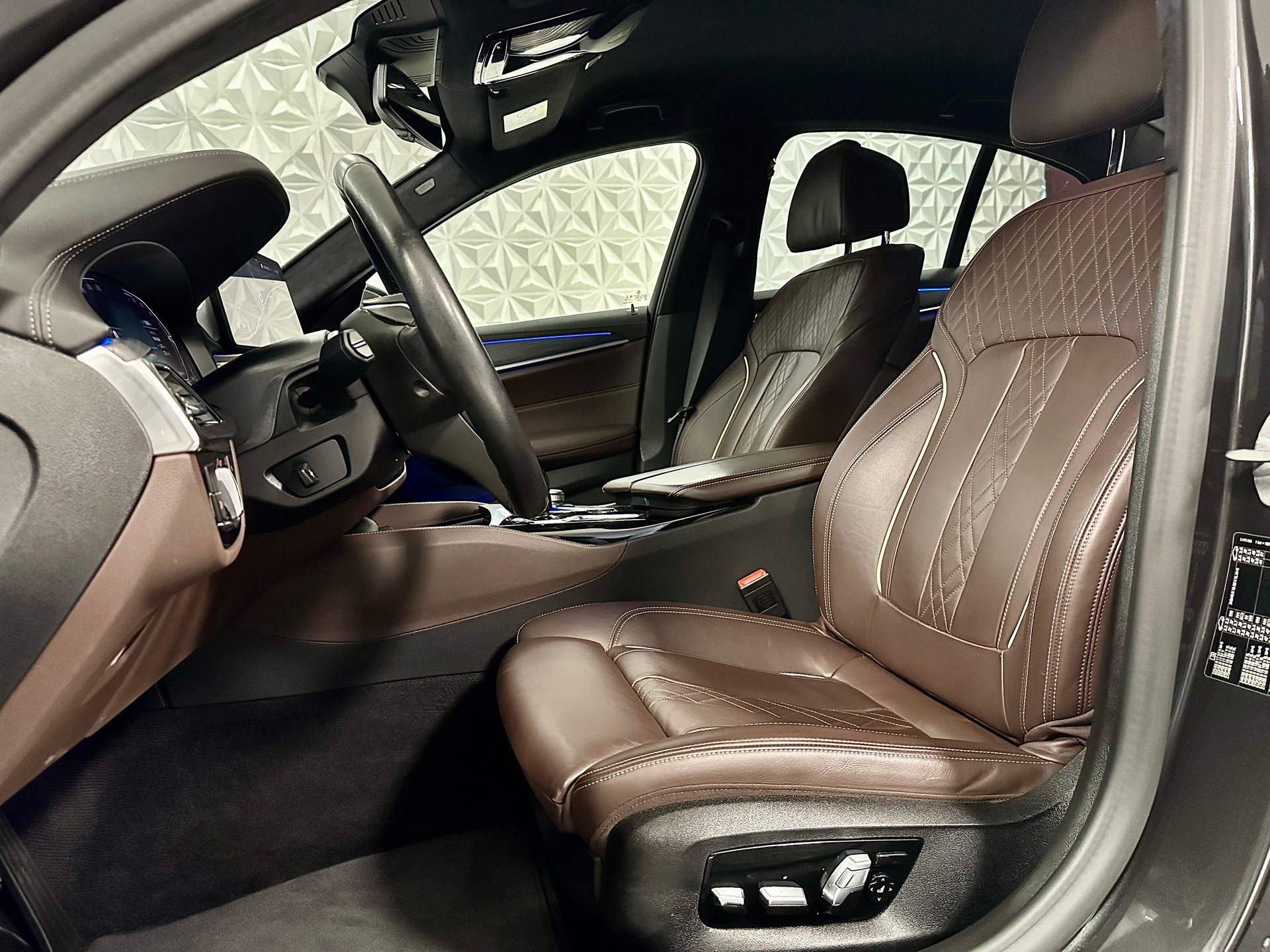 BMW 520d 48V Luxury Line Steptronic-image-12
