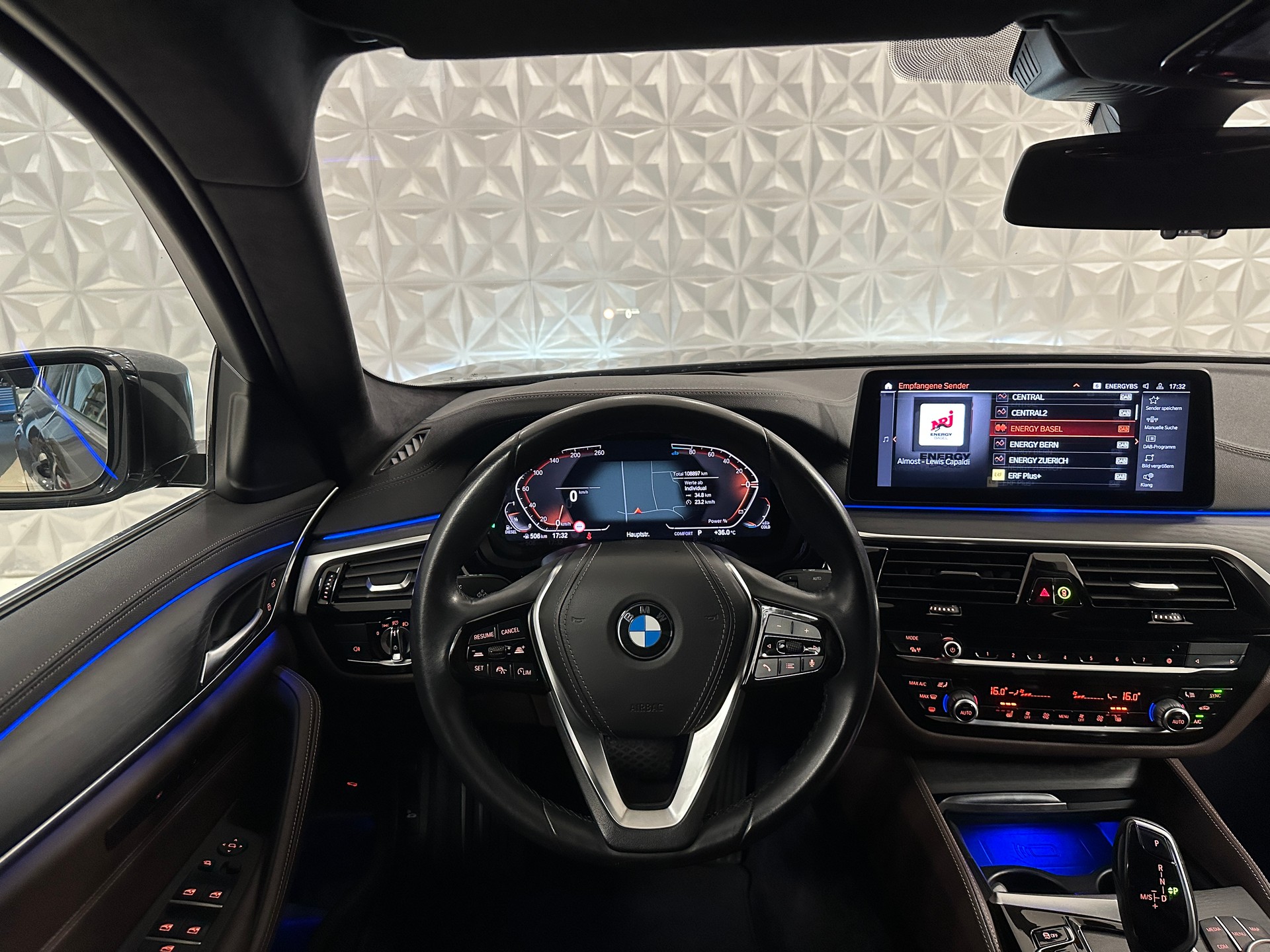 BMW 520d 48V Luxury Line Steptronic-image-28