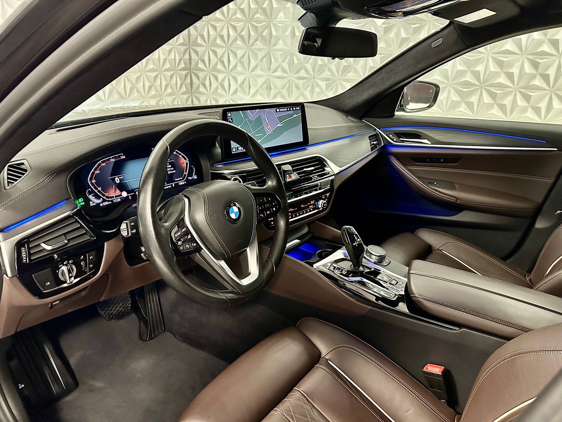 BMW 520d 48V Luxury Line Steptronic-image-11