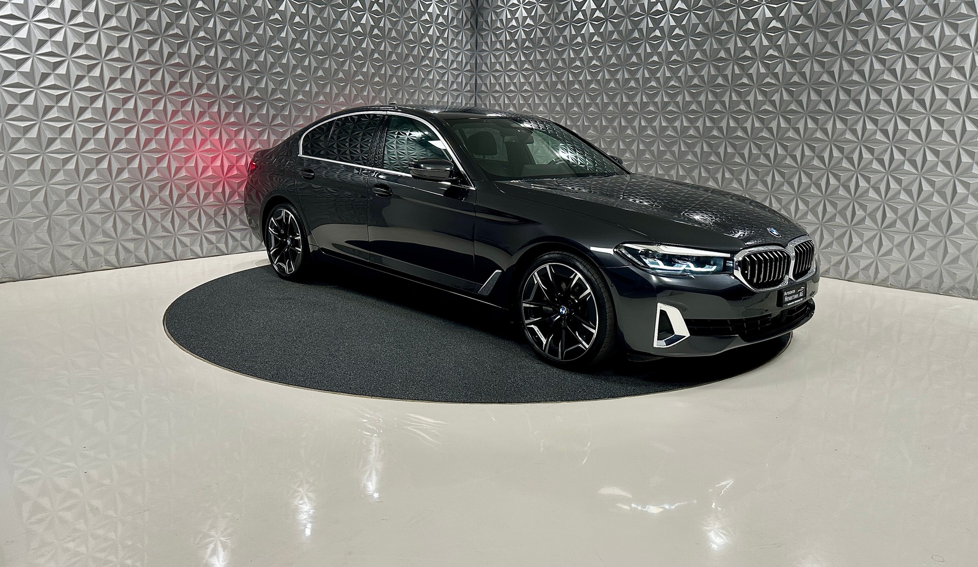 BMW 520d 48V Luxury Line Steptronic-image-2