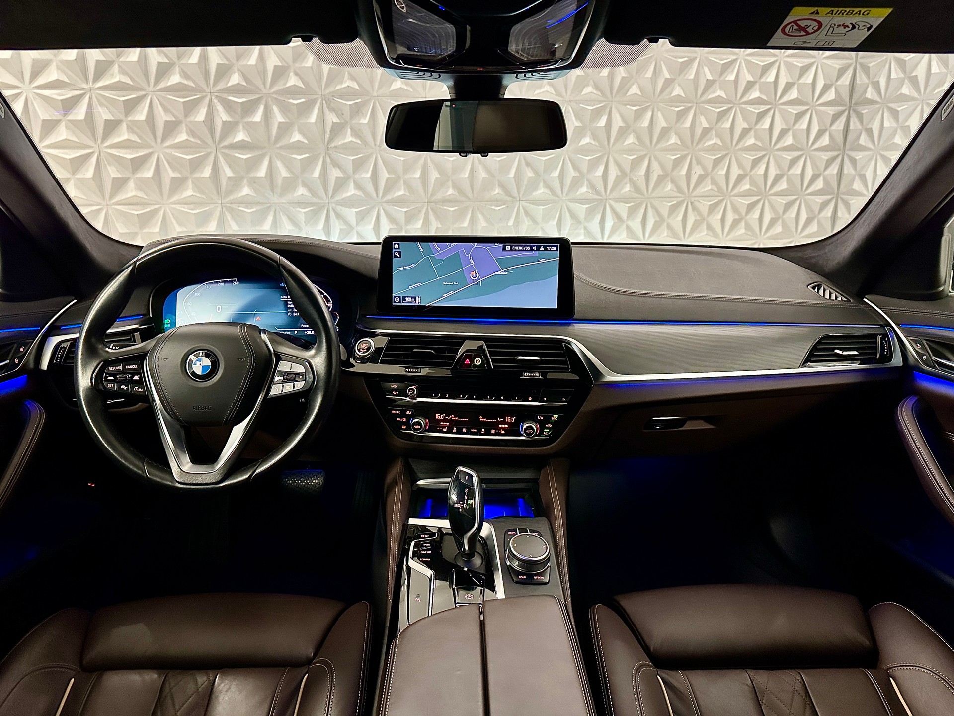 BMW 520d 48V Luxury Line Steptronic-image-18