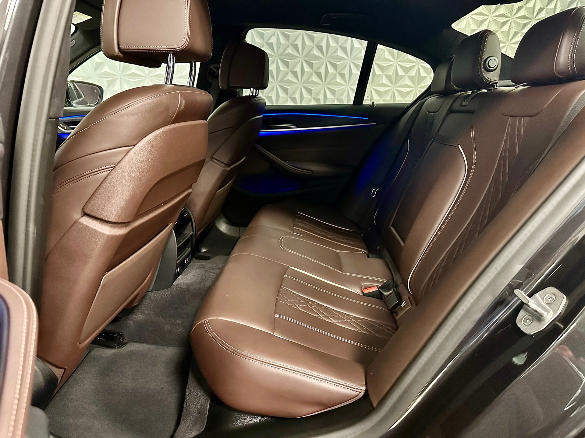 BMW 520d 48V Luxury Line Steptronic-image-16