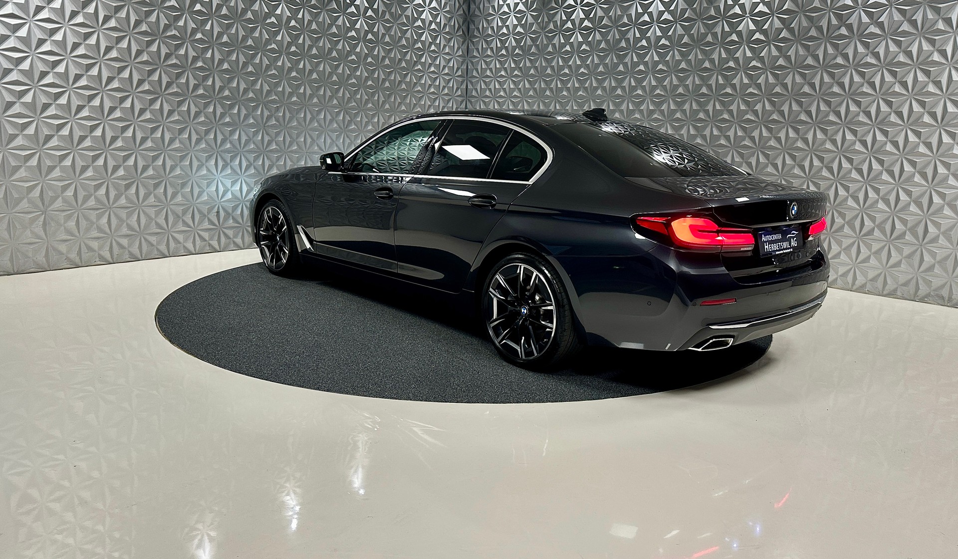 BMW 520d 48V Luxury Line Steptronic-image-6