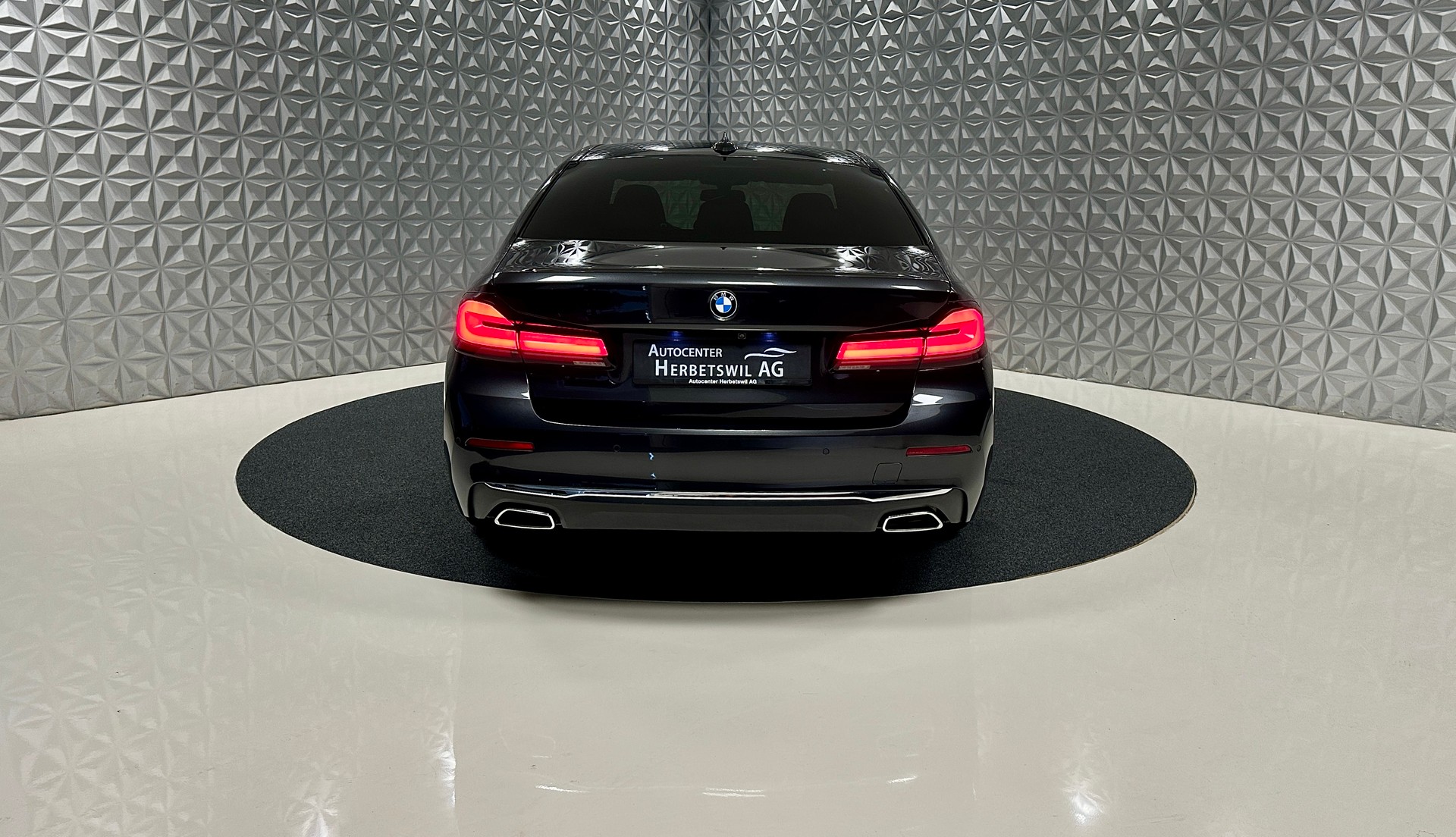 BMW 520d 48V Luxury Line Steptronic-image-5