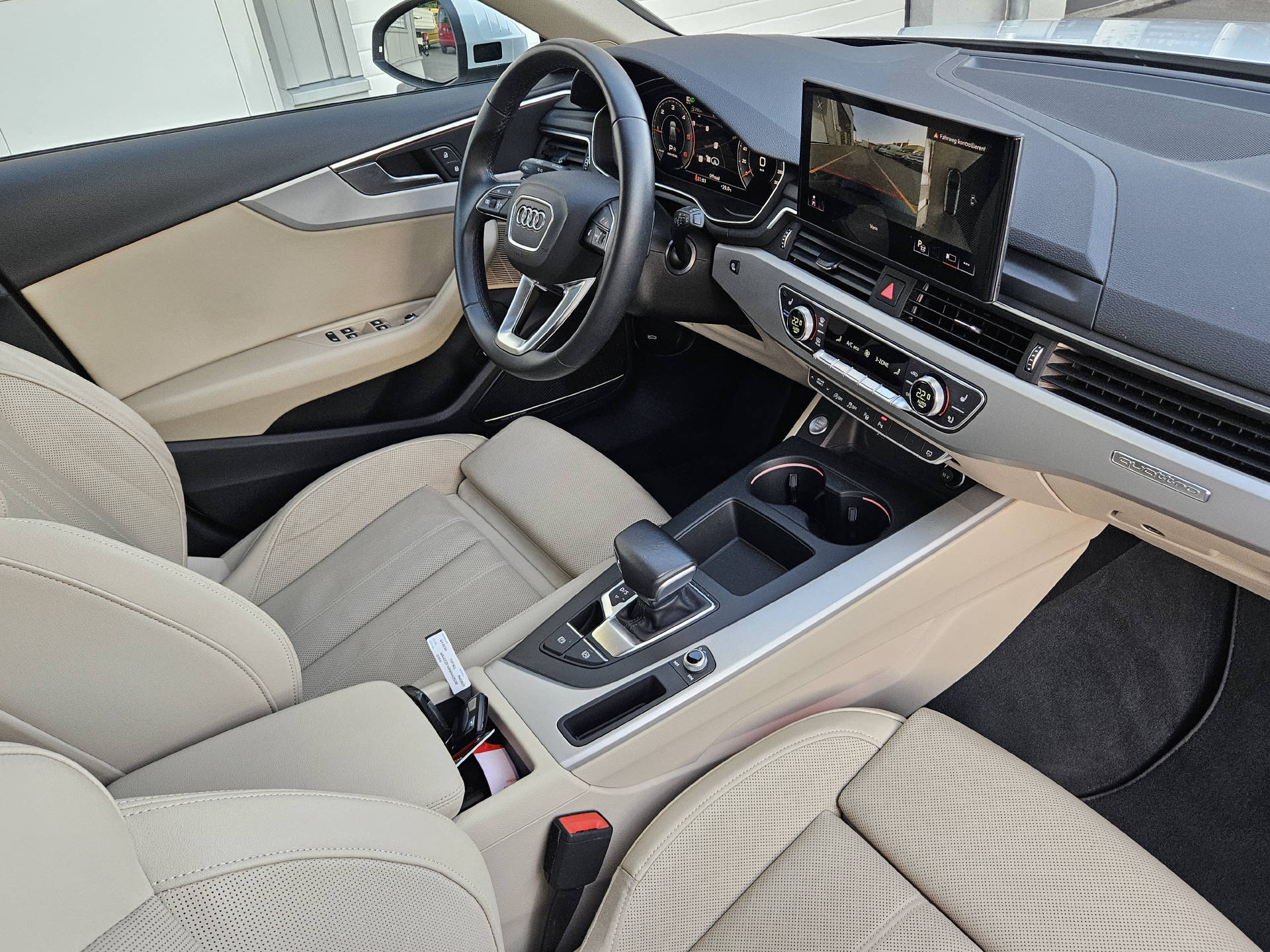 AUDI A4 Avant 2.0 40 TDI Attraction quattro S-Tronic-image-20