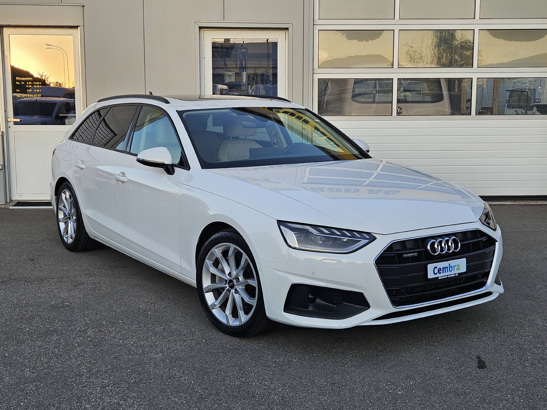 AUDI A4 Avant 2.0 40 TDI Attraction quattro S-Tronic-image-2