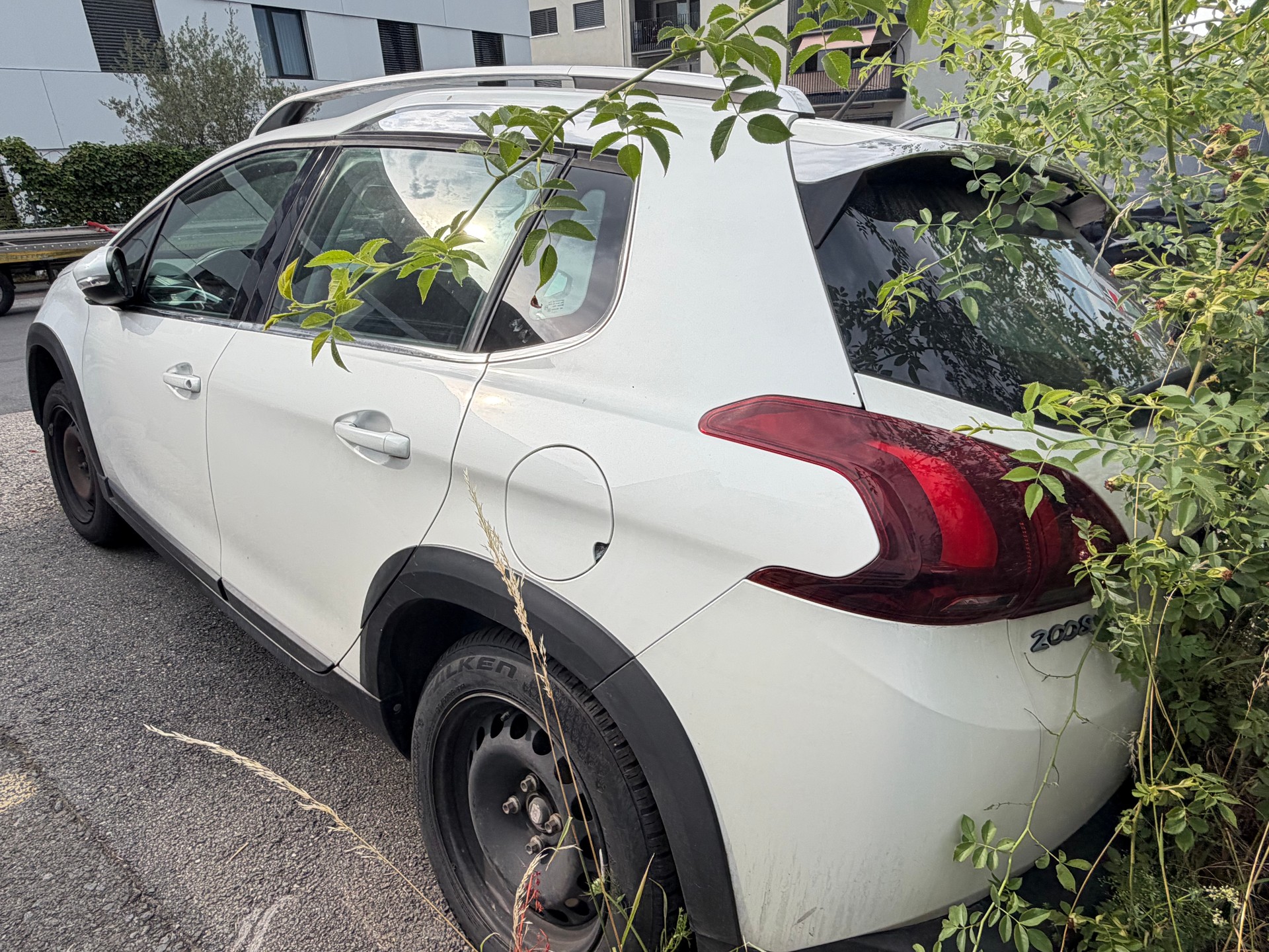 PEUGEOT 2008 1.2 PureTech Allure-image-3
