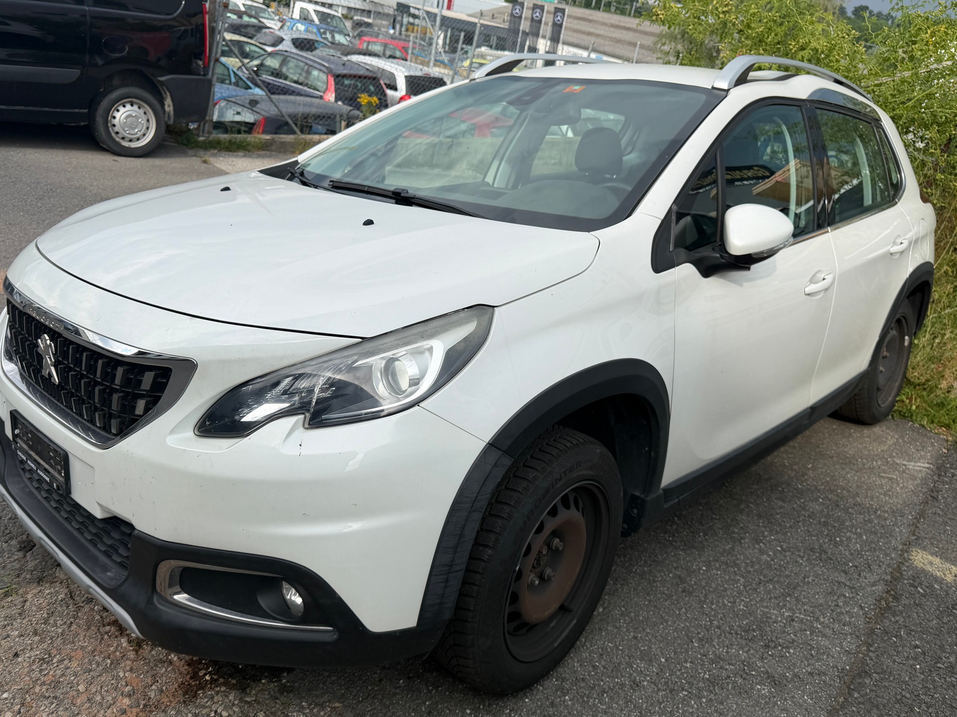 PEUGEOT 2008 1.2 PureTech Allure-image-2