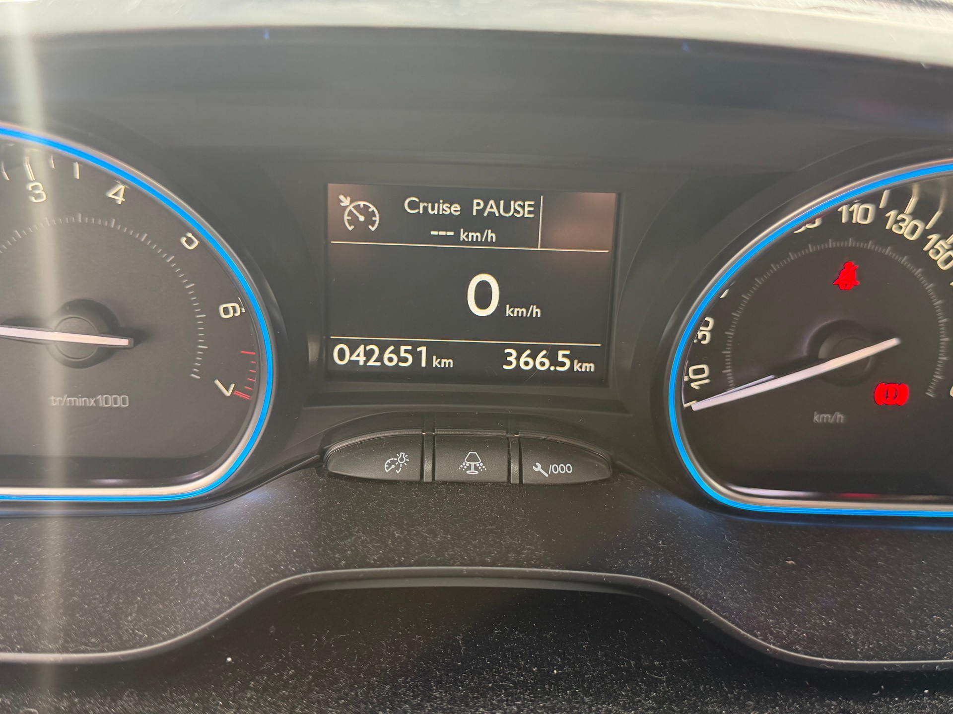 PEUGEOT 2008 1.2 PureTech Allure-image-7