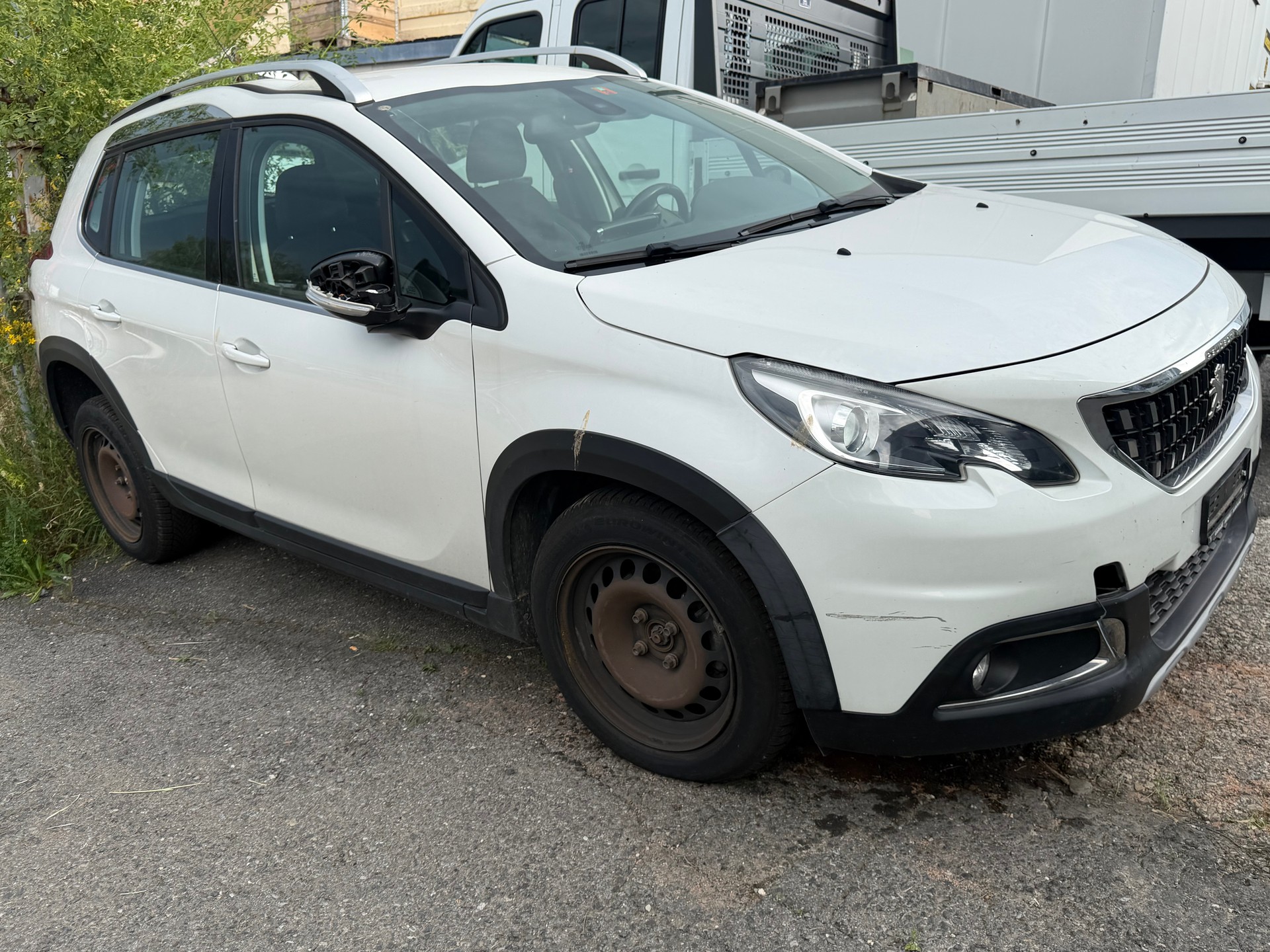 PEUGEOT 2008 1.2 PureTech Allure-image-1