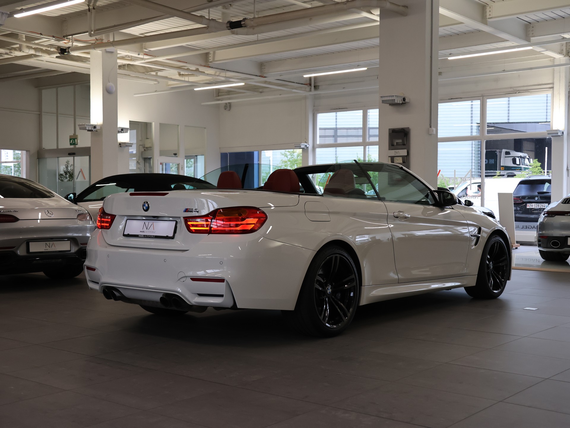 BMW M4 Cabriolet *Harmon Kardon* *360 Kamera* Sitzbelüftung*-image-6