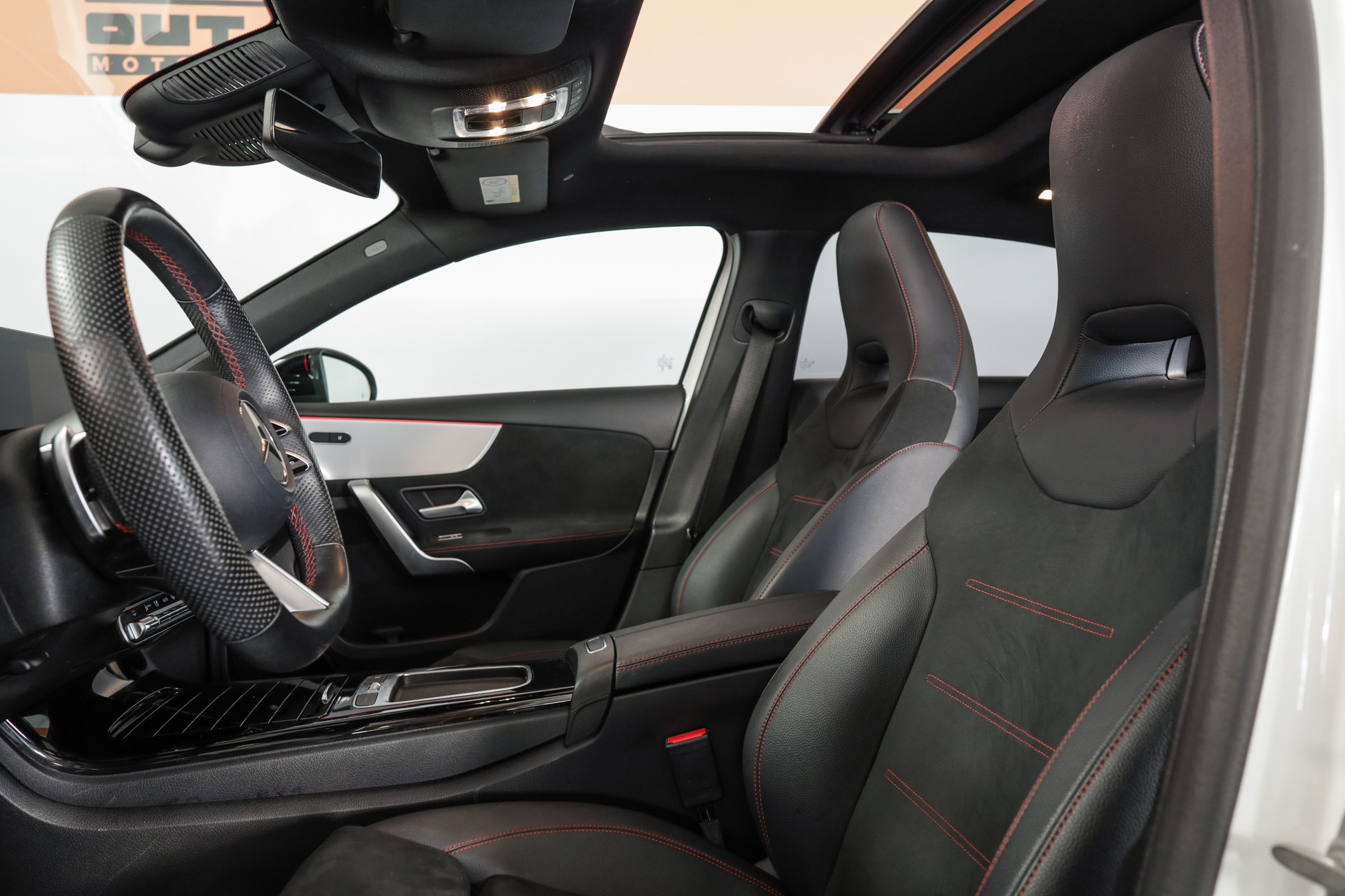 MERCEDES-BENZ A 180 7G-DCT-image-12