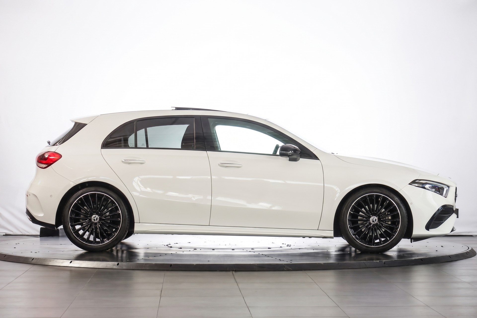 MERCEDES-BENZ A 180 7G-DCT-image-4