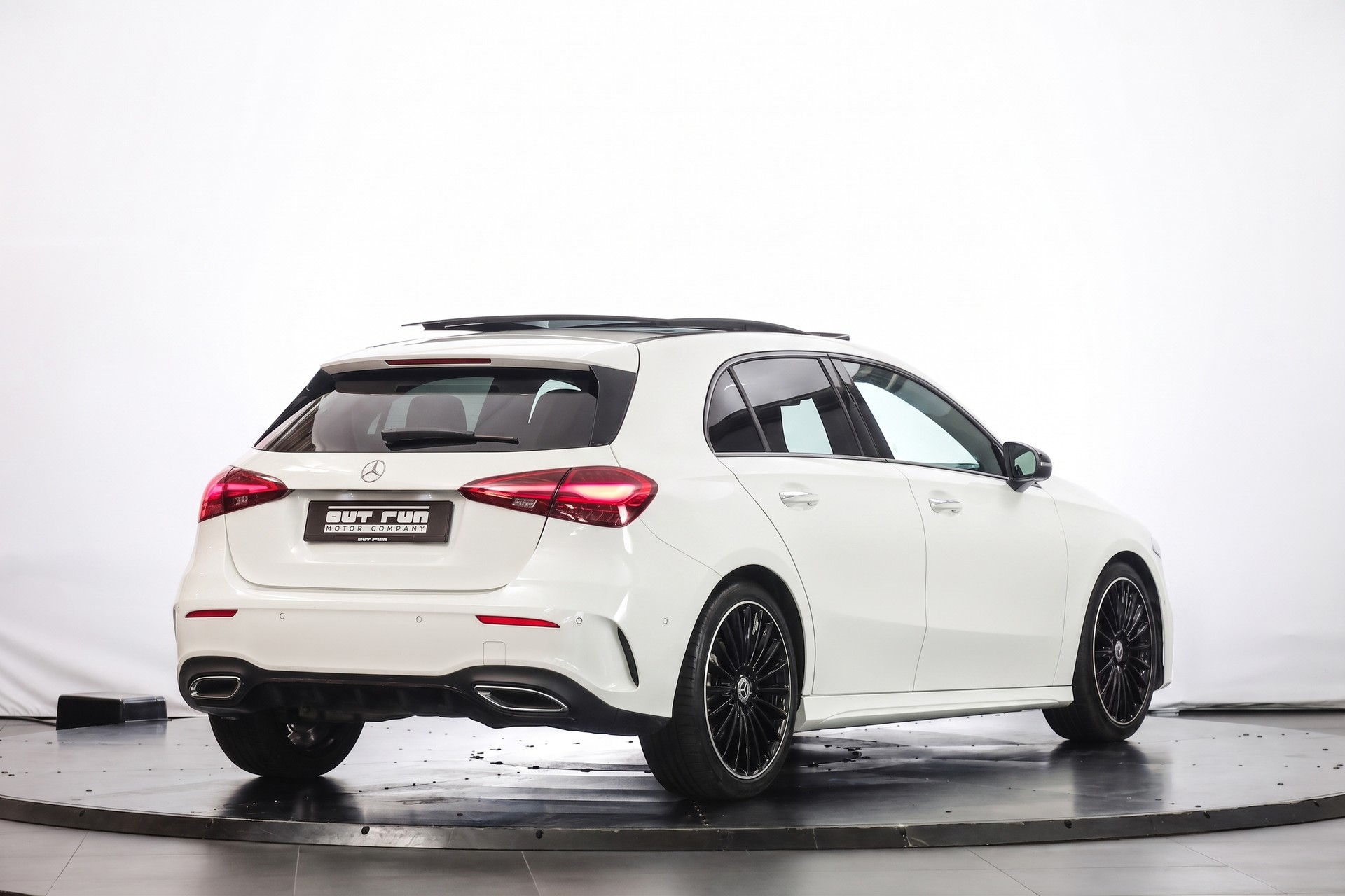 MERCEDES-BENZ A 180 7G-DCT-image-3
