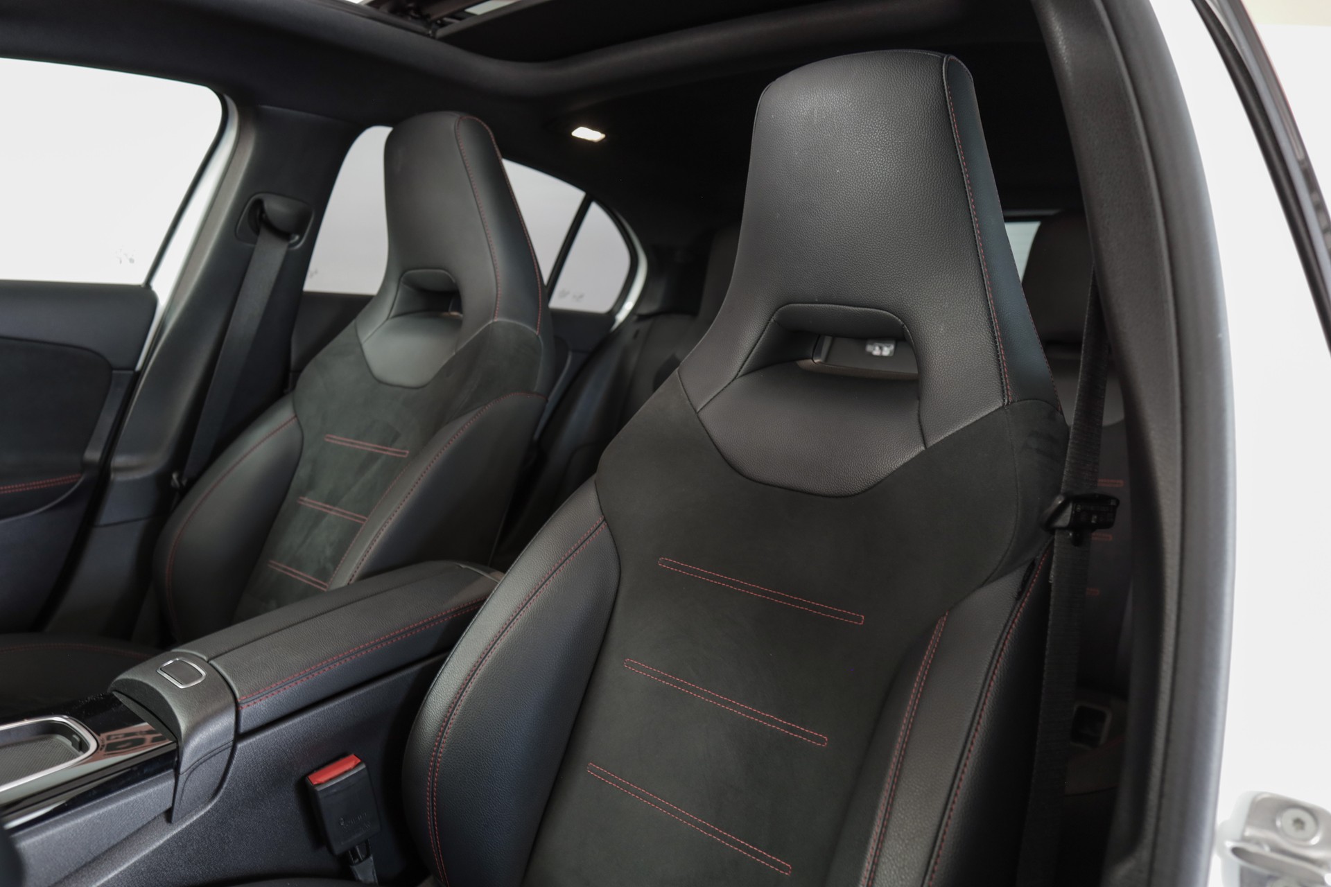MERCEDES-BENZ A 180 7G-DCT-image-13