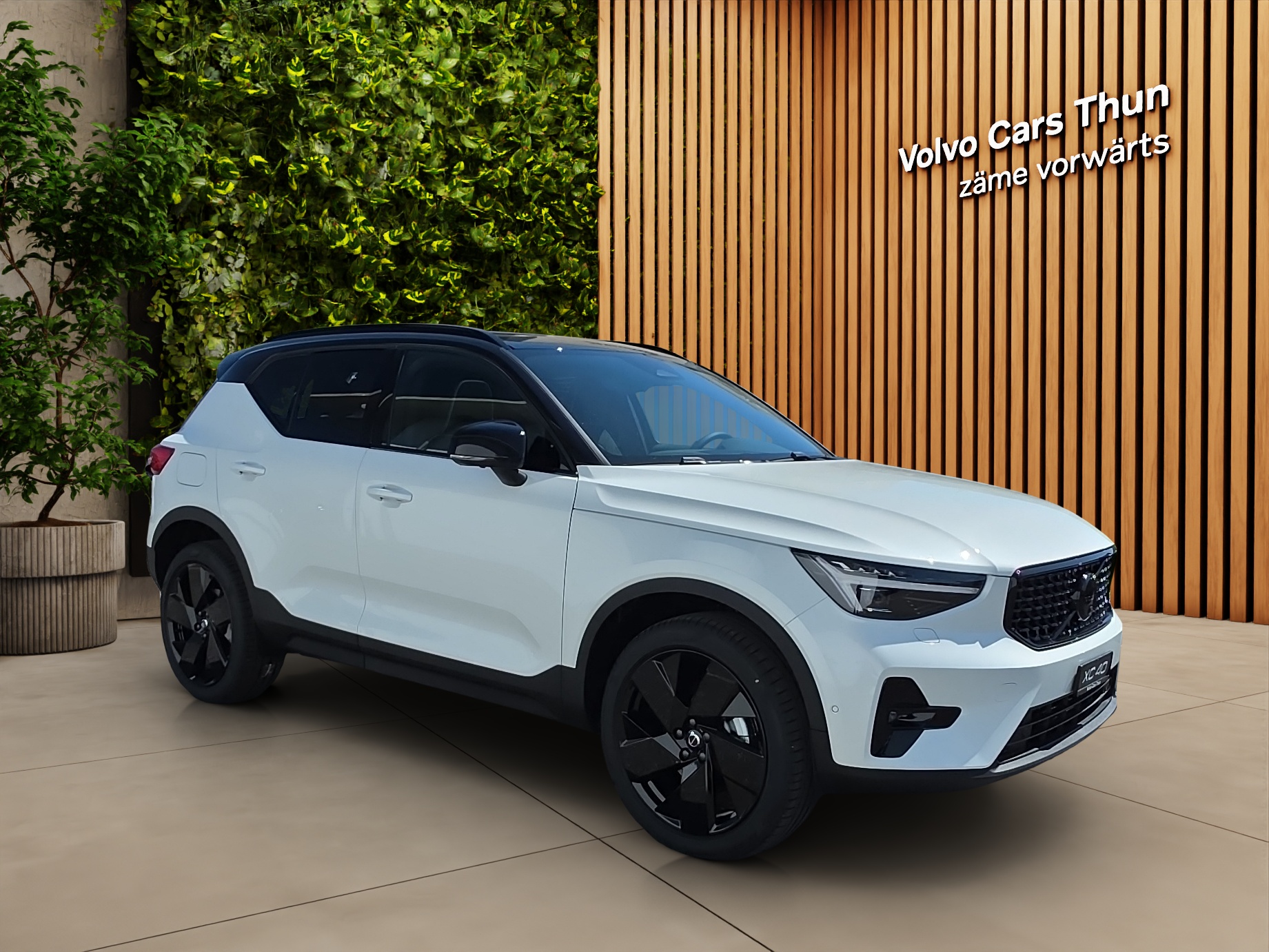 VOLVO XC40 2.0 B4 MH Black Edition-image-2