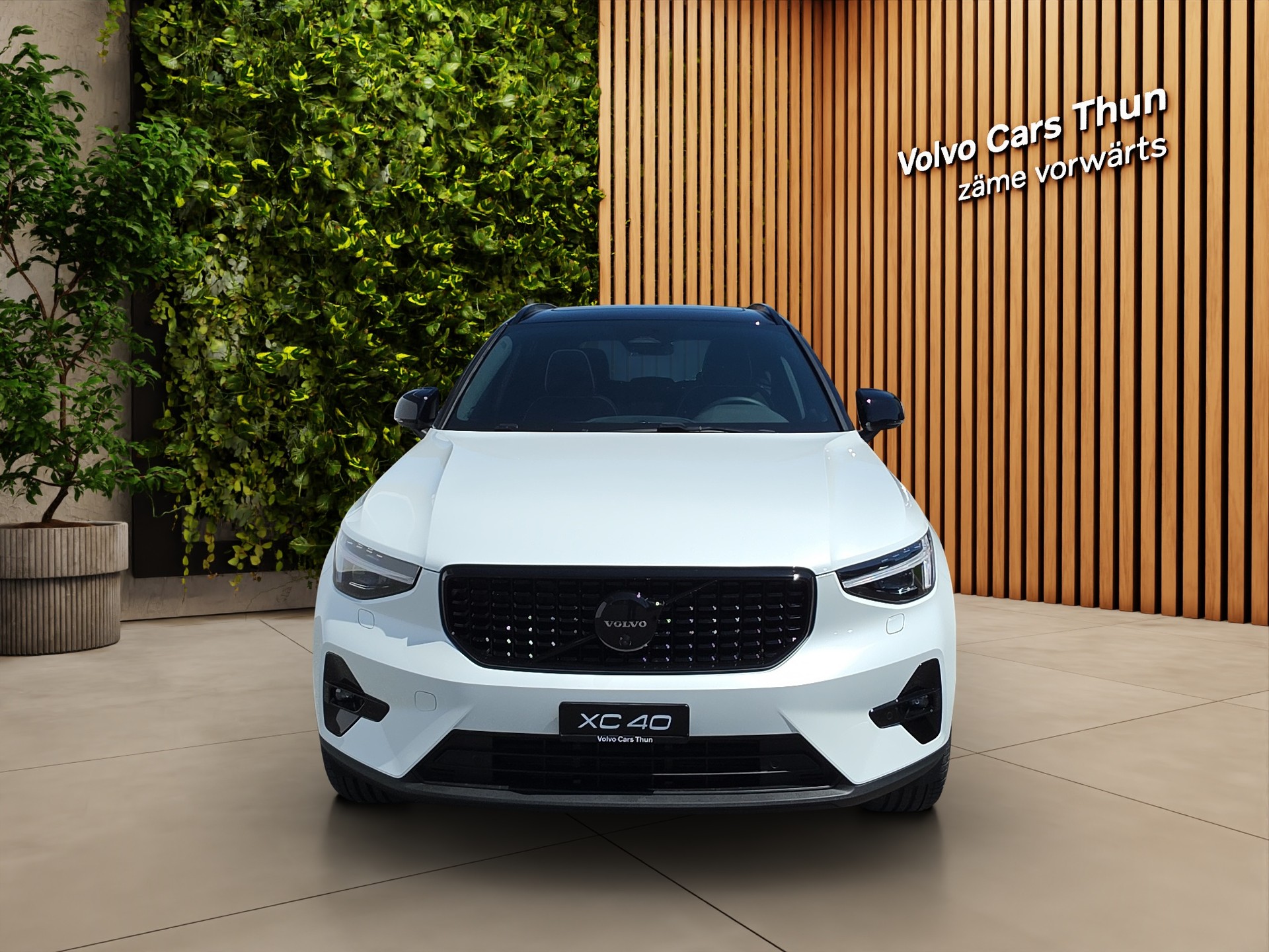 VOLVO XC40 2.0 B4 MH Black Edition-image-1