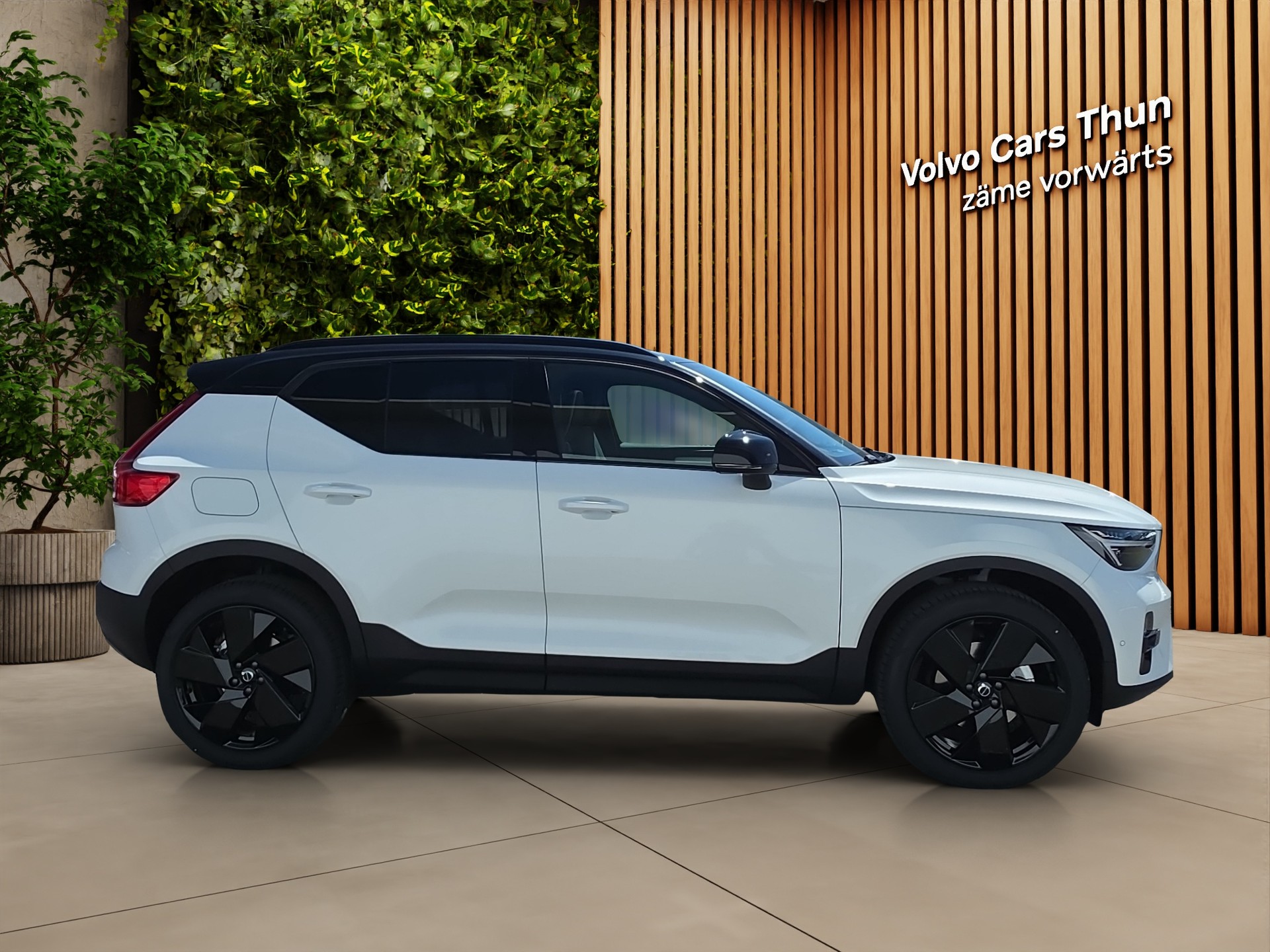VOLVO XC40 2.0 B4 MH Black Edition-image-3