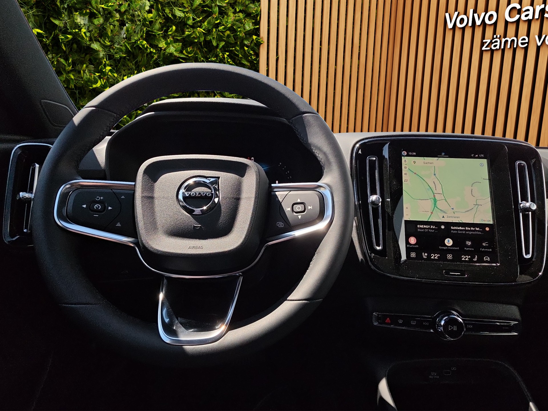 VOLVO XC40 2.0 B4 MH Black Edition-image-9
