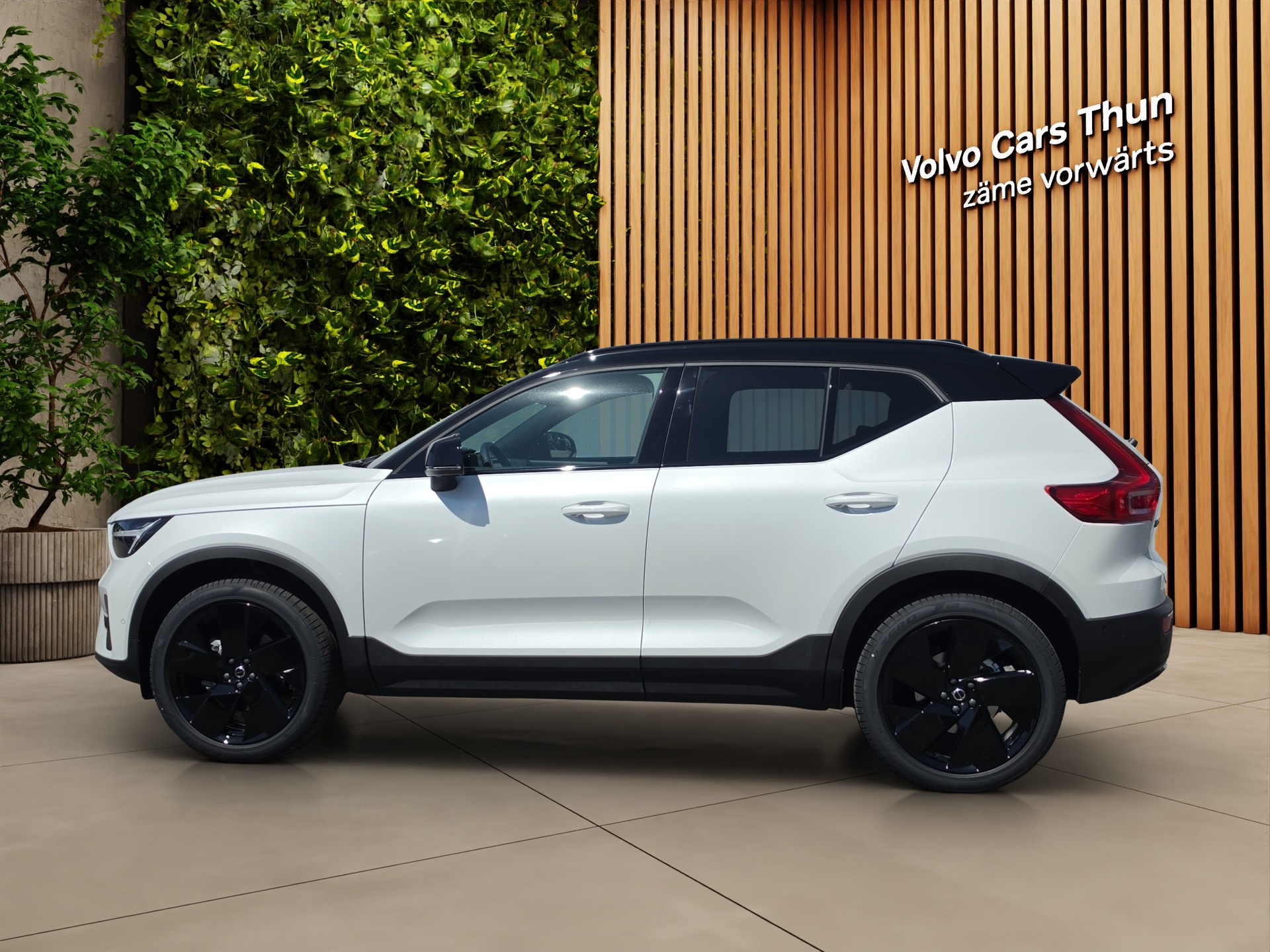 VOLVO XC40 2.0 B4 MH Black Edition-image-4