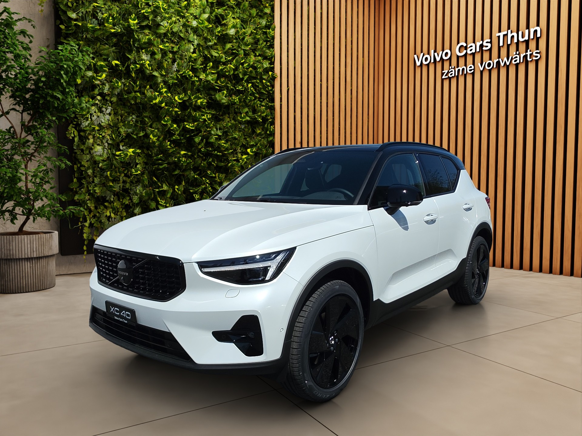 VOLVO XC40 2.0 B4 MH Black Edition-image-0