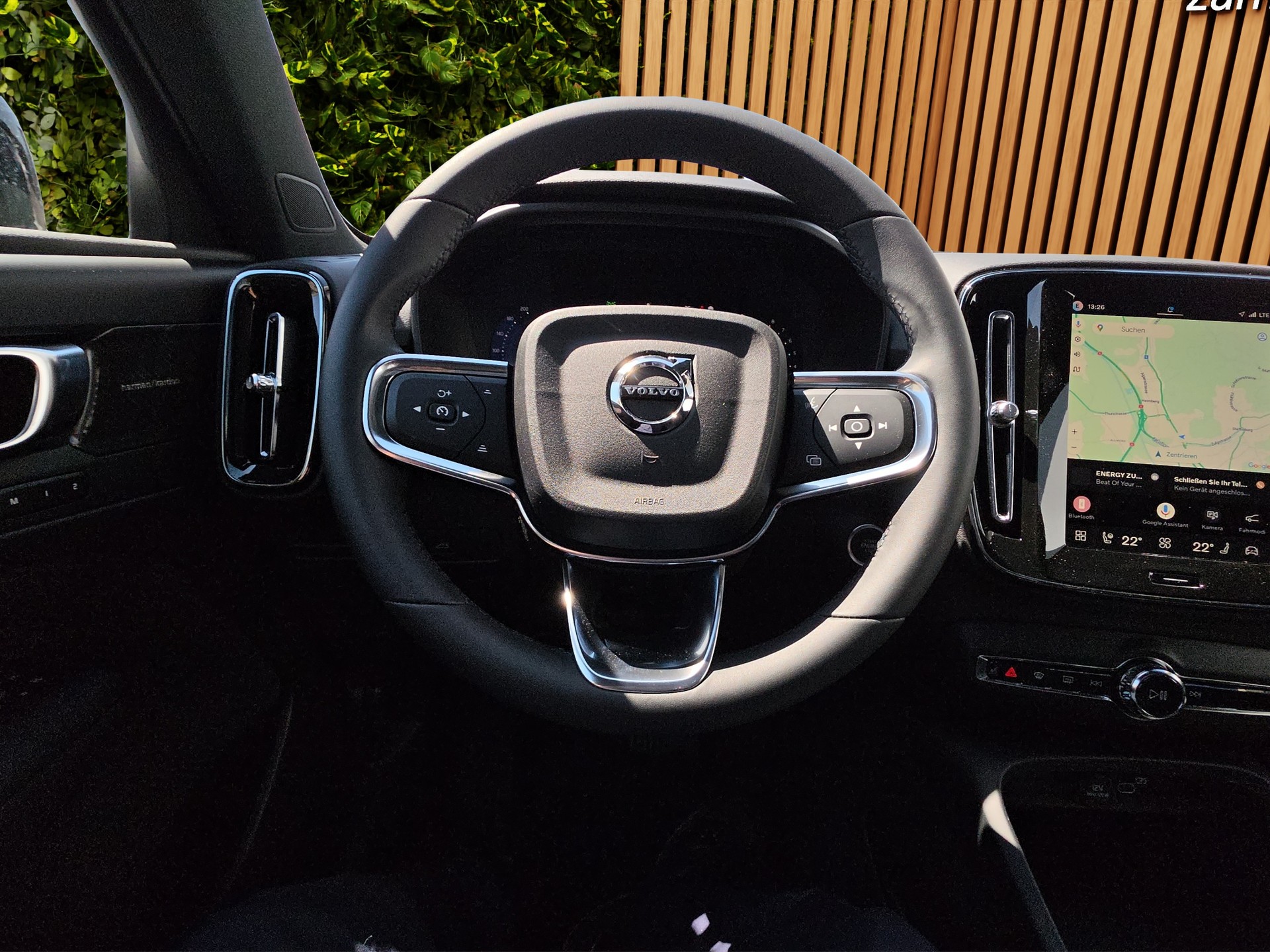 VOLVO XC40 2.0 B4 MH Black Edition-image-10