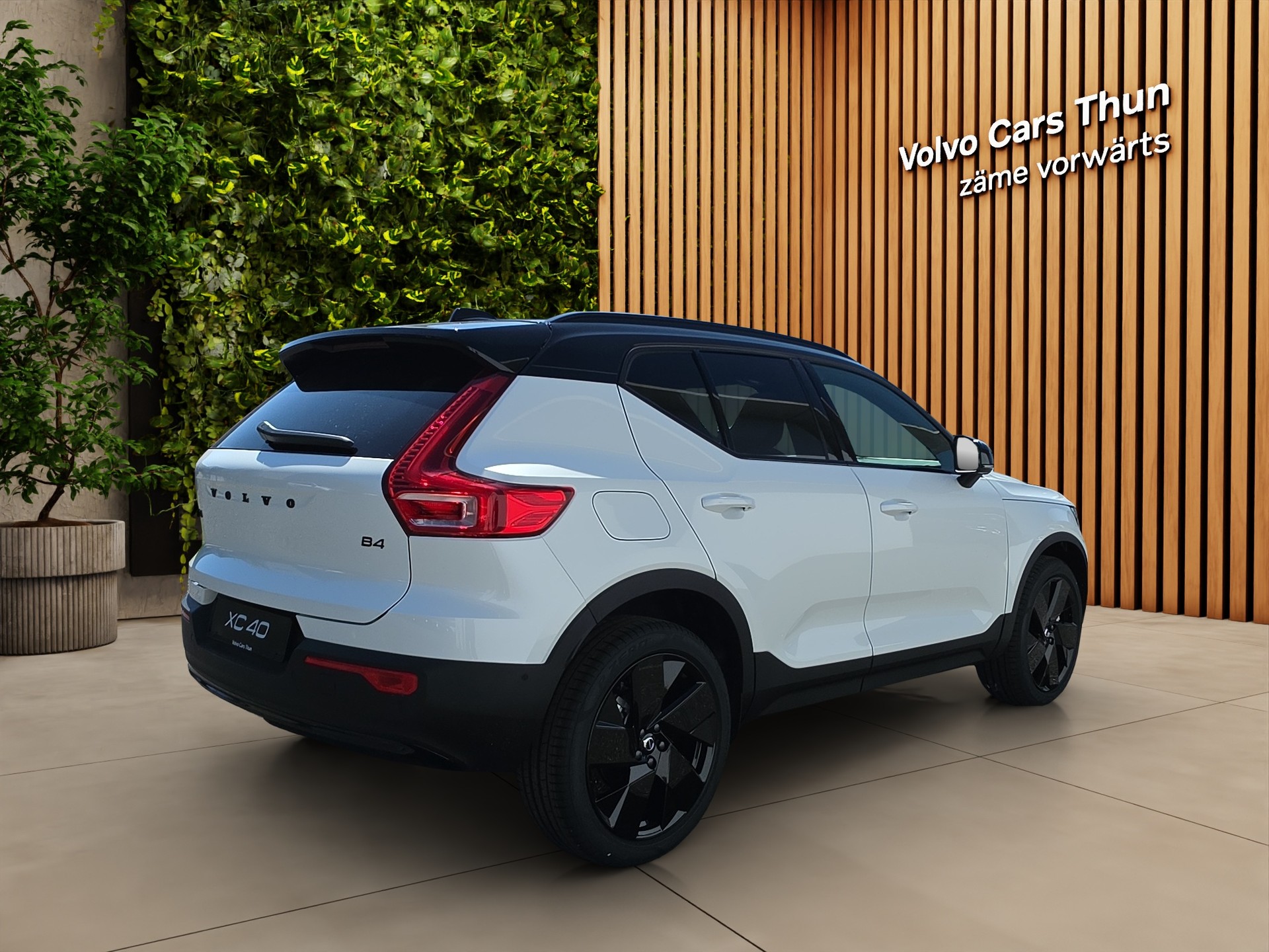 VOLVO XC40 2.0 B4 MH Black Edition-image-5