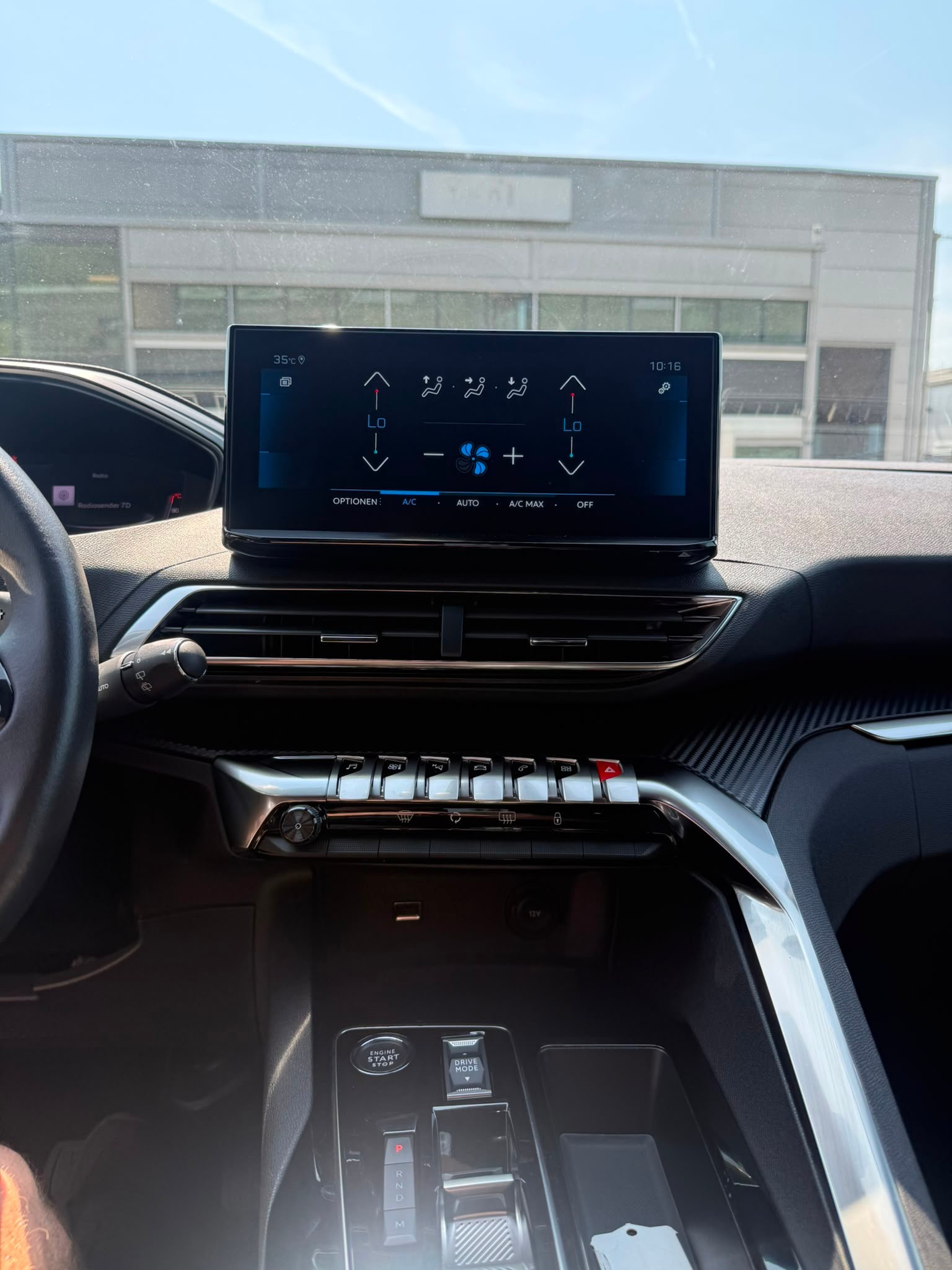 PEUGEOT 5008 1.5 BlueHDi Allure Pack EAT8-image-24